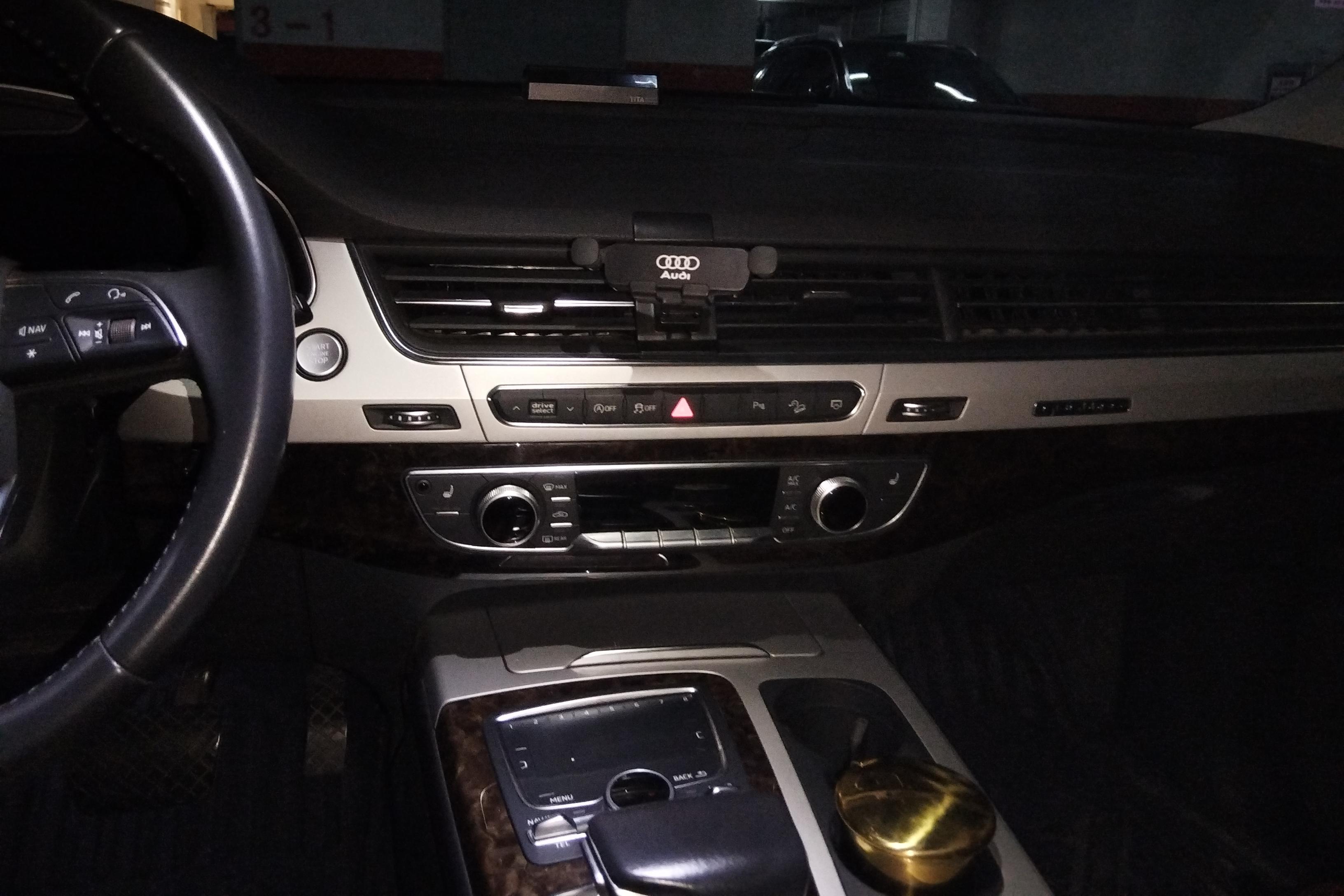 奥迪Q7 55 [进口] 2019款 3.0T 自动 S-Line运动型 