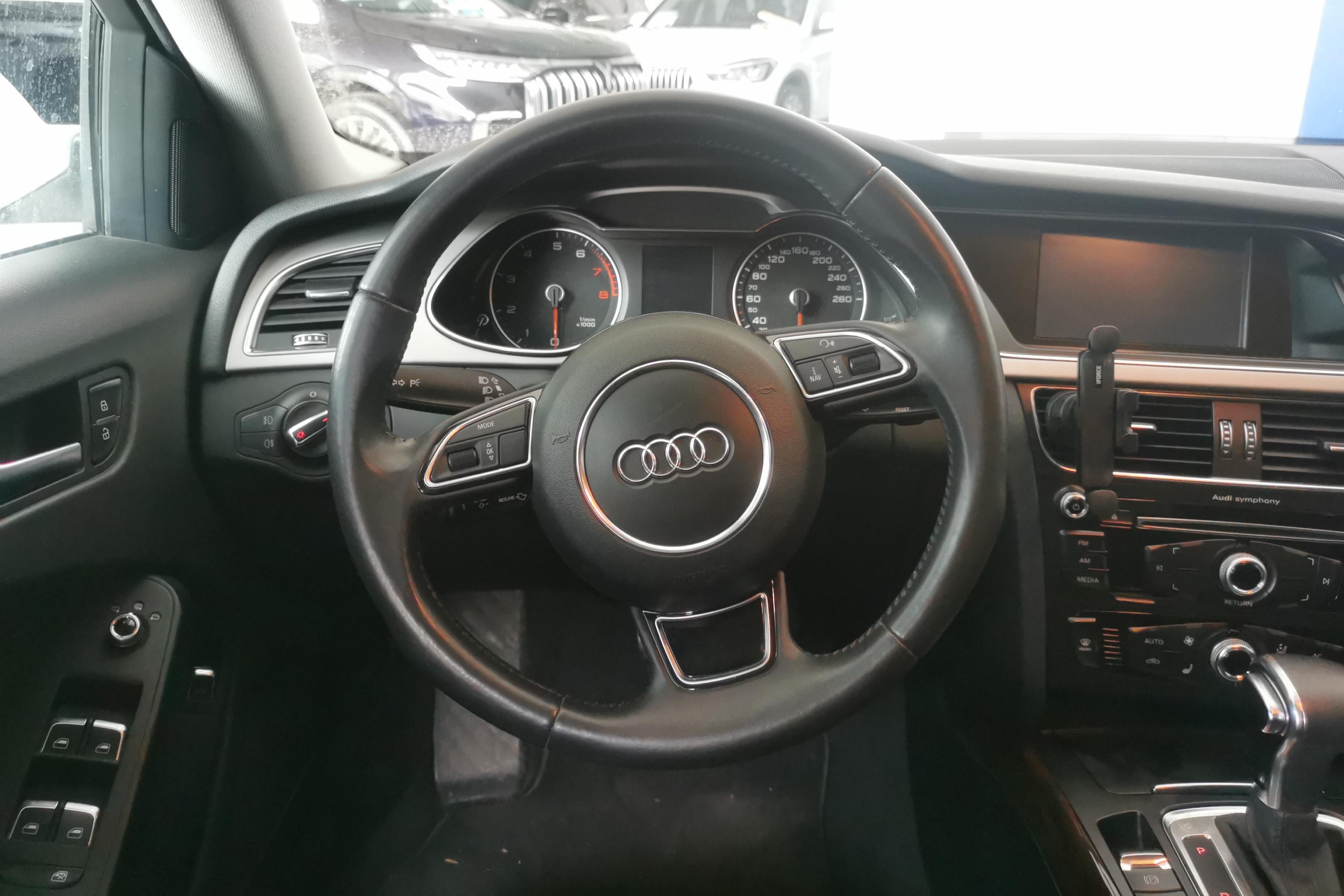 奥迪A4L 2013款 2.0T 自动 舒适型 (国Ⅳ) 