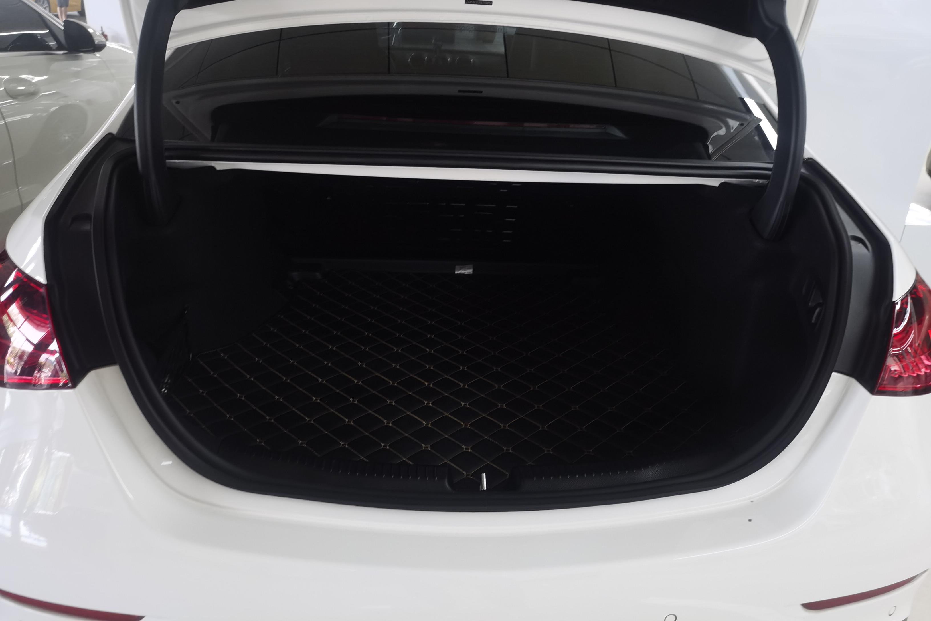 奔驰C级 C260L 2022款 1.5T 自动 改款运动版 (国Ⅵ) 