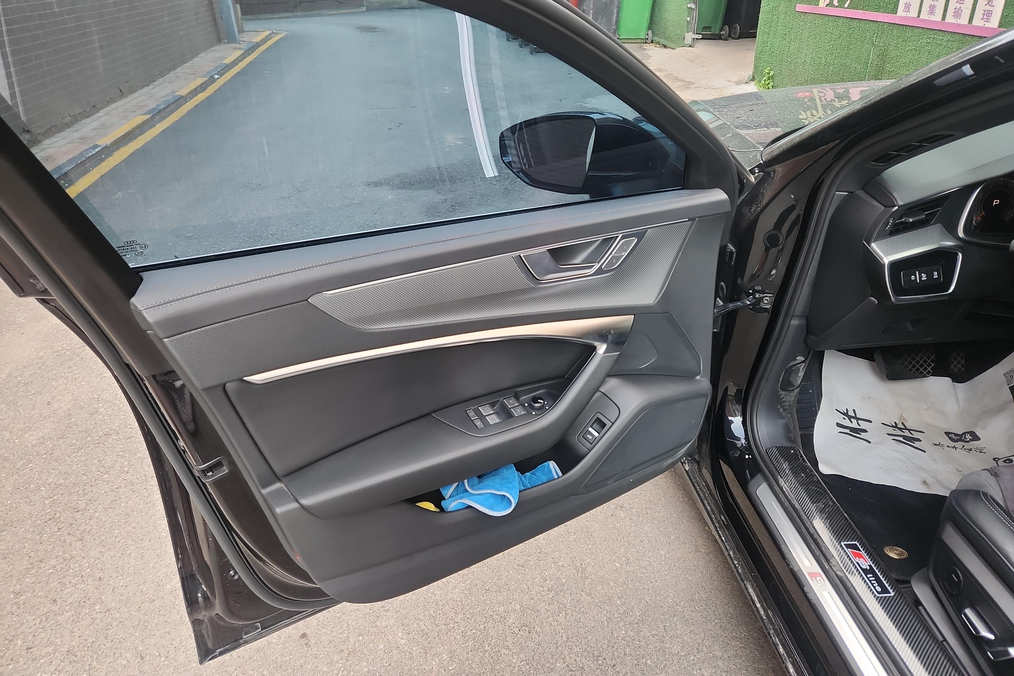 奥迪A6L 40TFSI 2023款 2.0T 自动 前驱 豪华动感型 (国Ⅵ) 