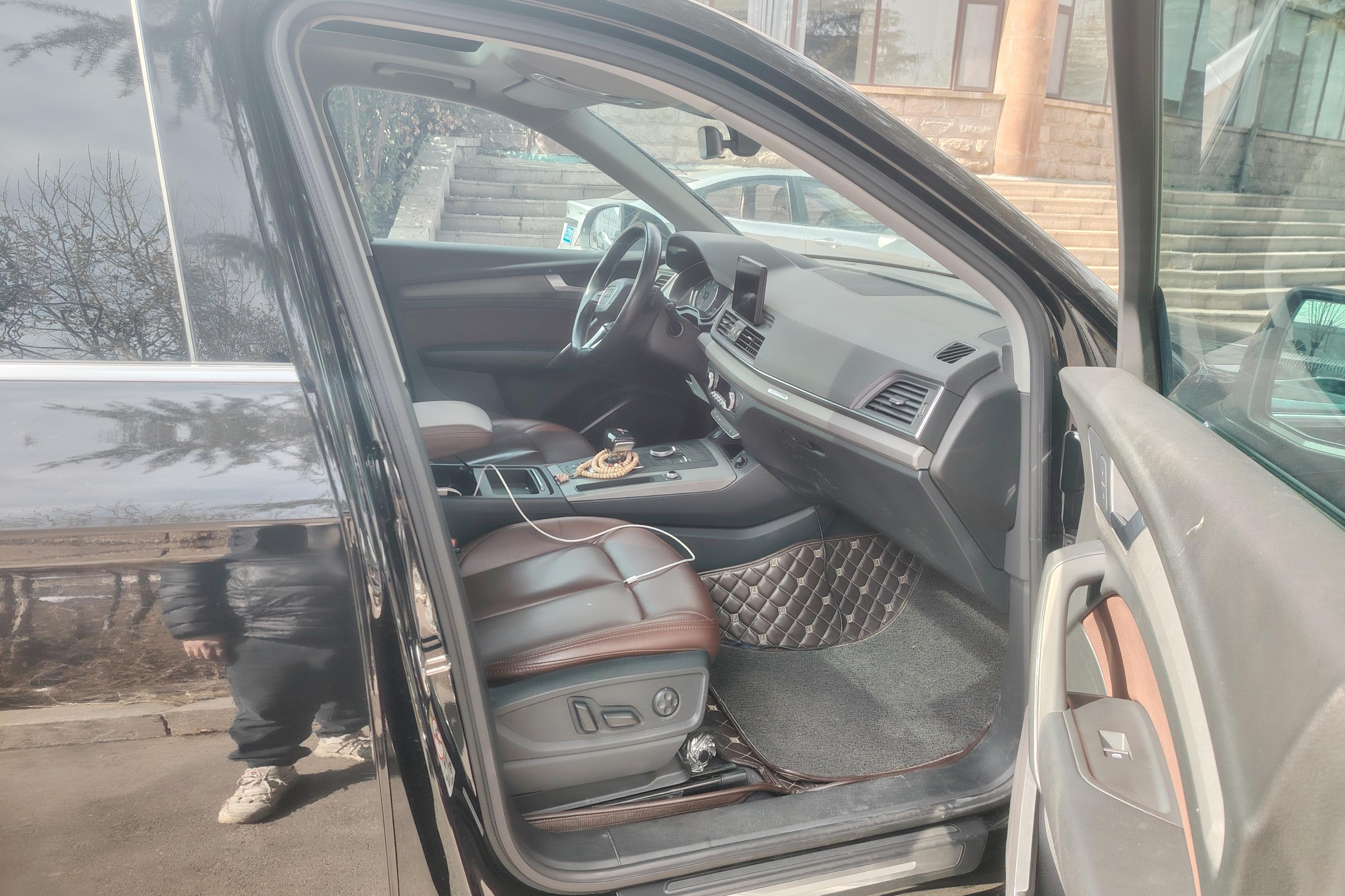 奥迪Q5L 40TFSI 2018款 2.0T 自动 荣享进取型 (国Ⅴ) 