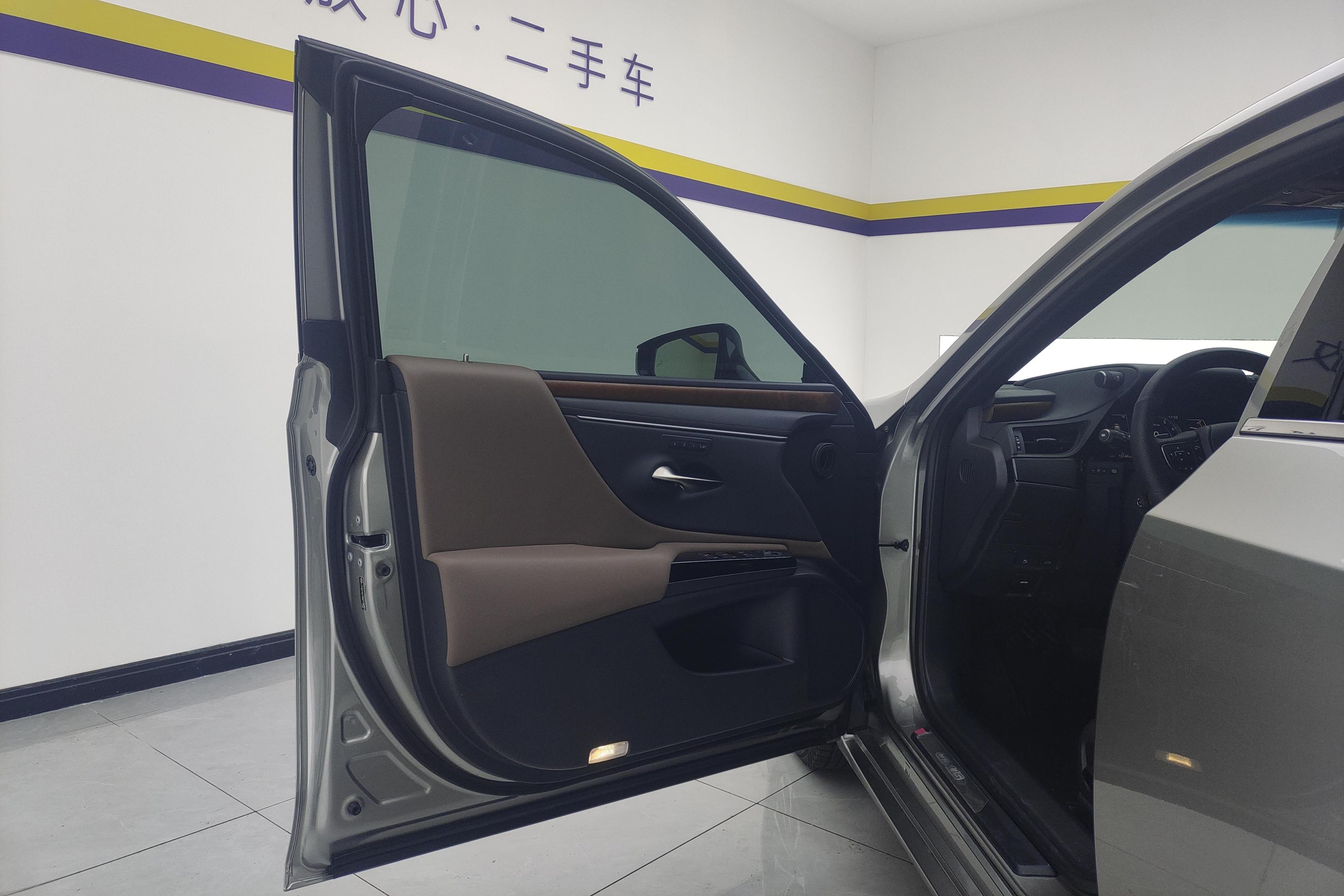 雷克萨斯ES 200 [进口] 2022款 2.0L 自动 豪华版 