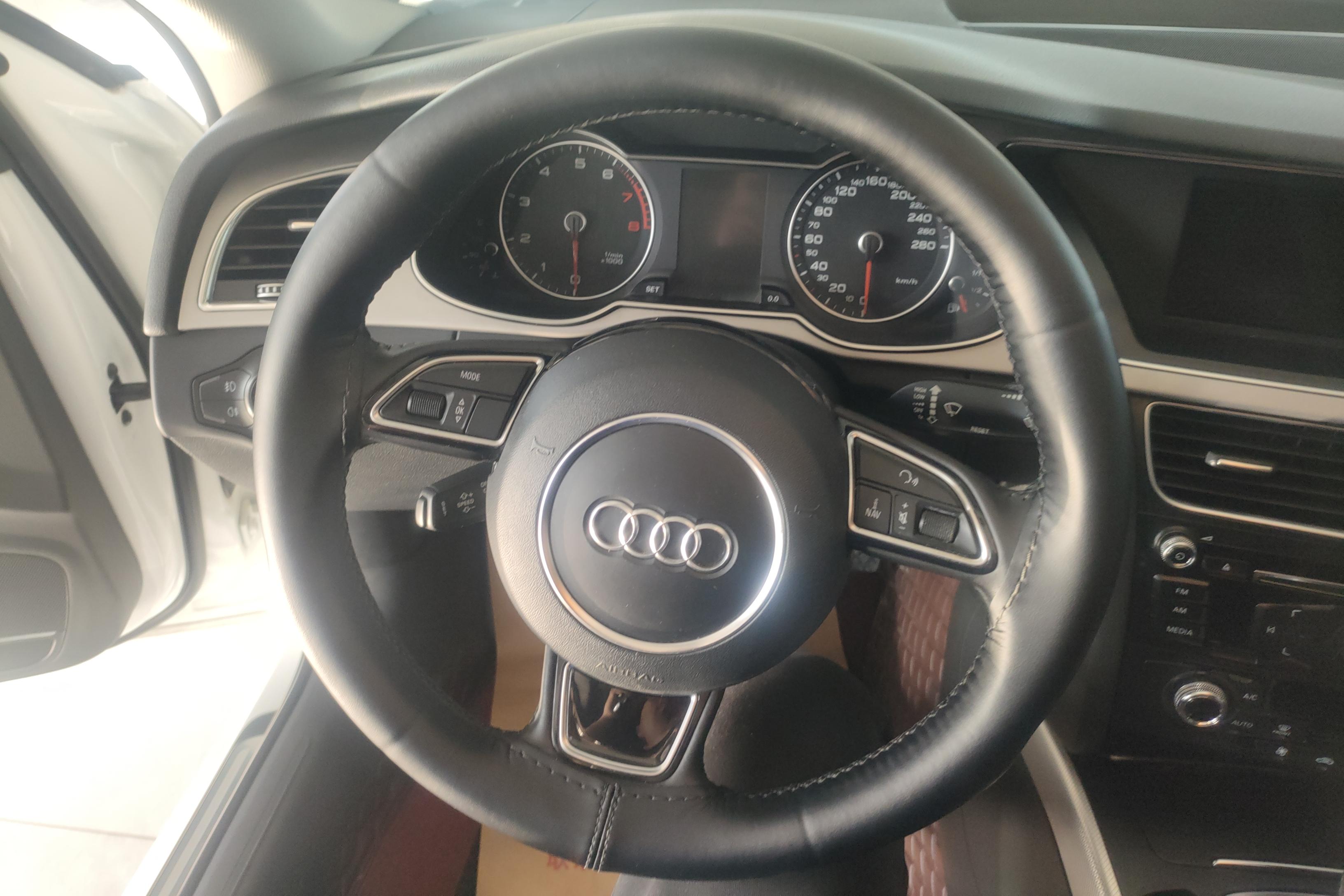 奥迪A4L 35TFSI 2015款 2.0T 自动 前驱 标准型 (国Ⅳ) 