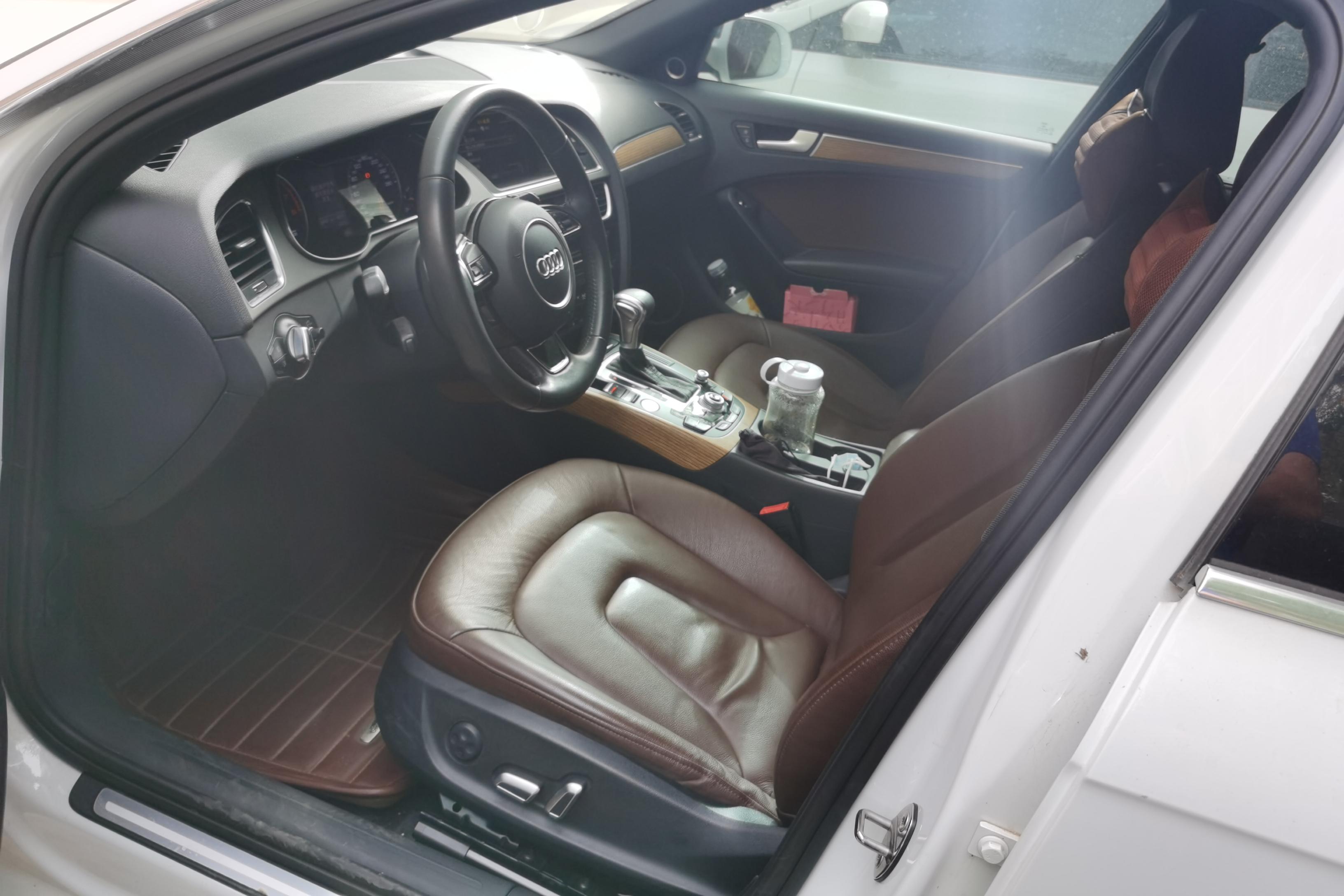 奥迪A4L 2015款 2.0T 自动 豪华型 (国Ⅳ) 