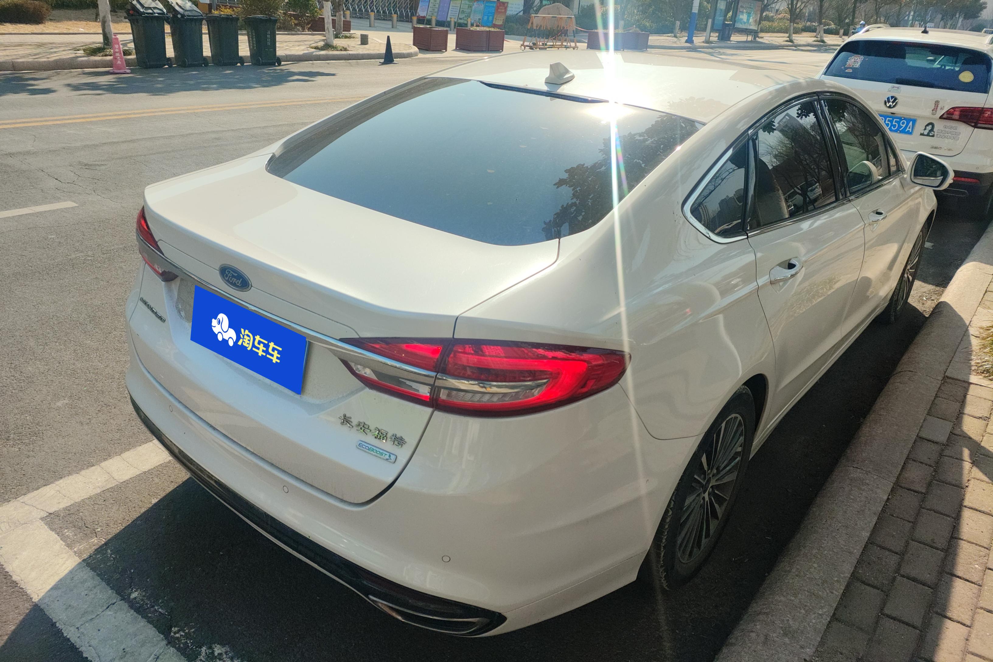 福特蒙迪欧 2017款 1.5T 自动 EcoBoost180豪华型 (国Ⅴ) 