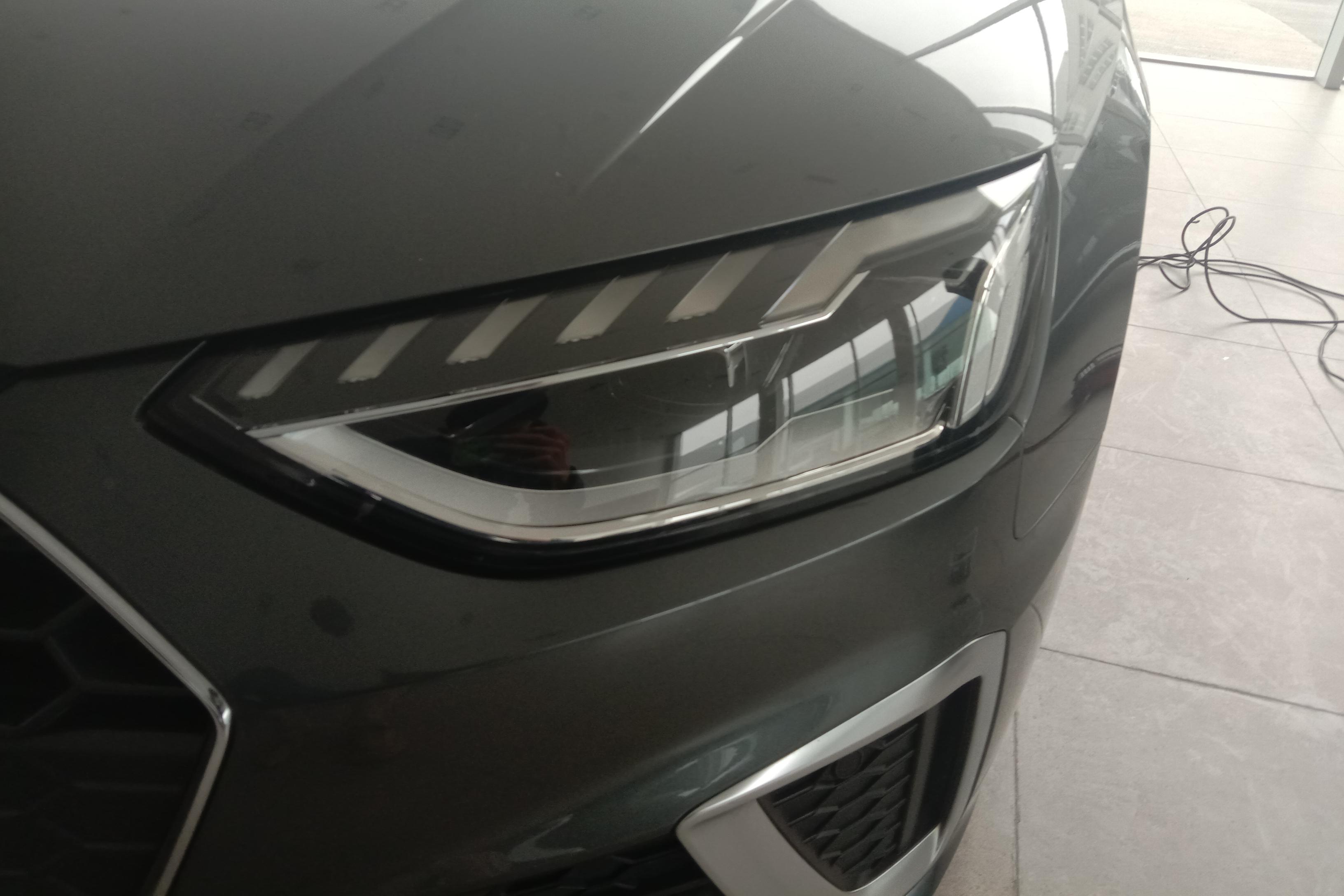 奥迪A4L 2020款 2.0T 自动 豪华动感型 (国Ⅵ) 