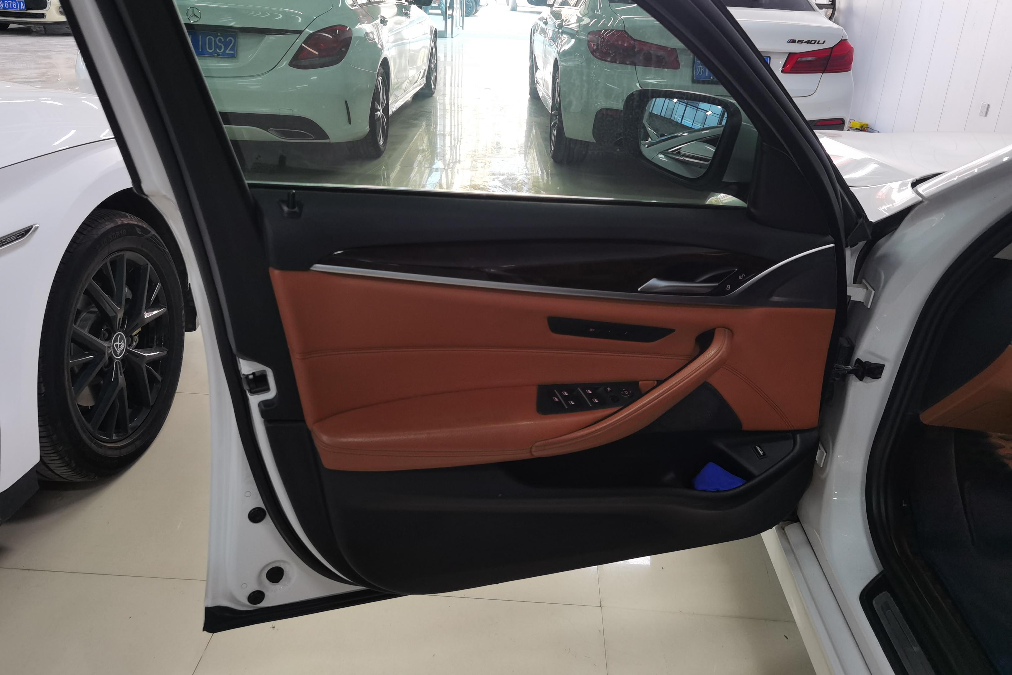 宝马5系 528Li 2018款 2.0T 自动 汽油 上市特别版 (国Ⅴ) 