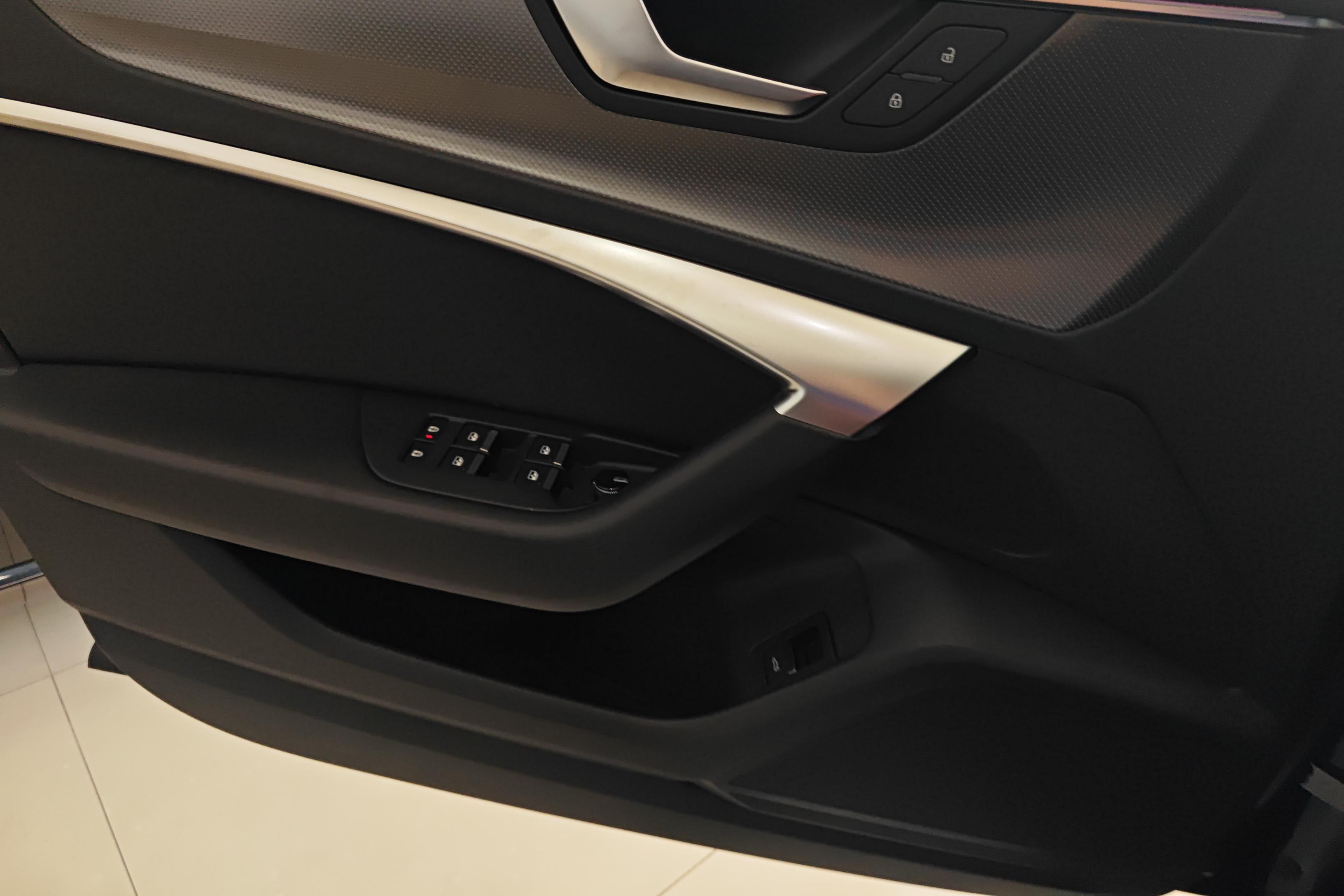 奥迪A6L 40TFSI 2021款 2.0T 自动 豪华动感型 (国Ⅵ) 
