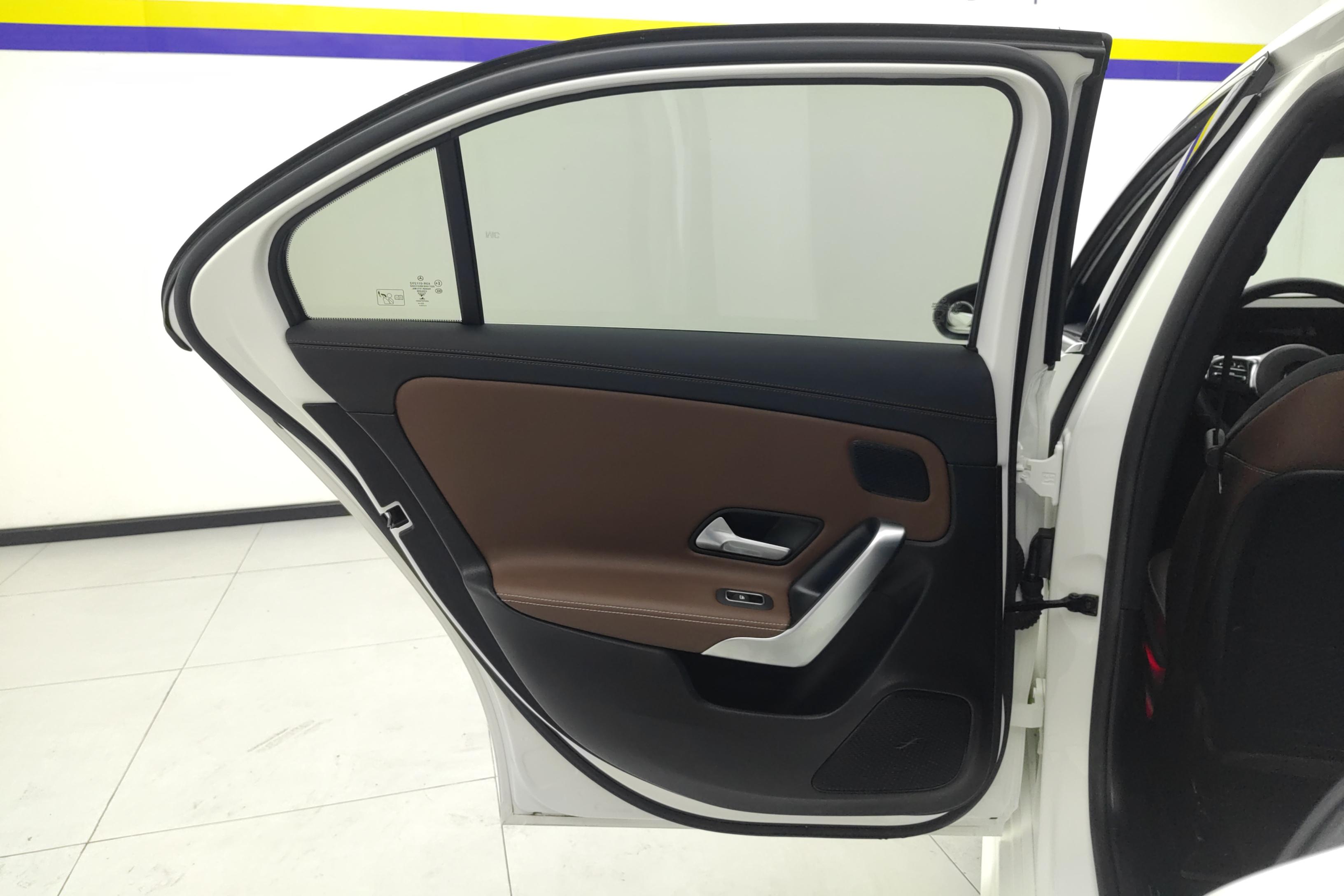 奔驰A级 A200L 2020款 1.3T 自动 运动轿车版 (国Ⅵ) 