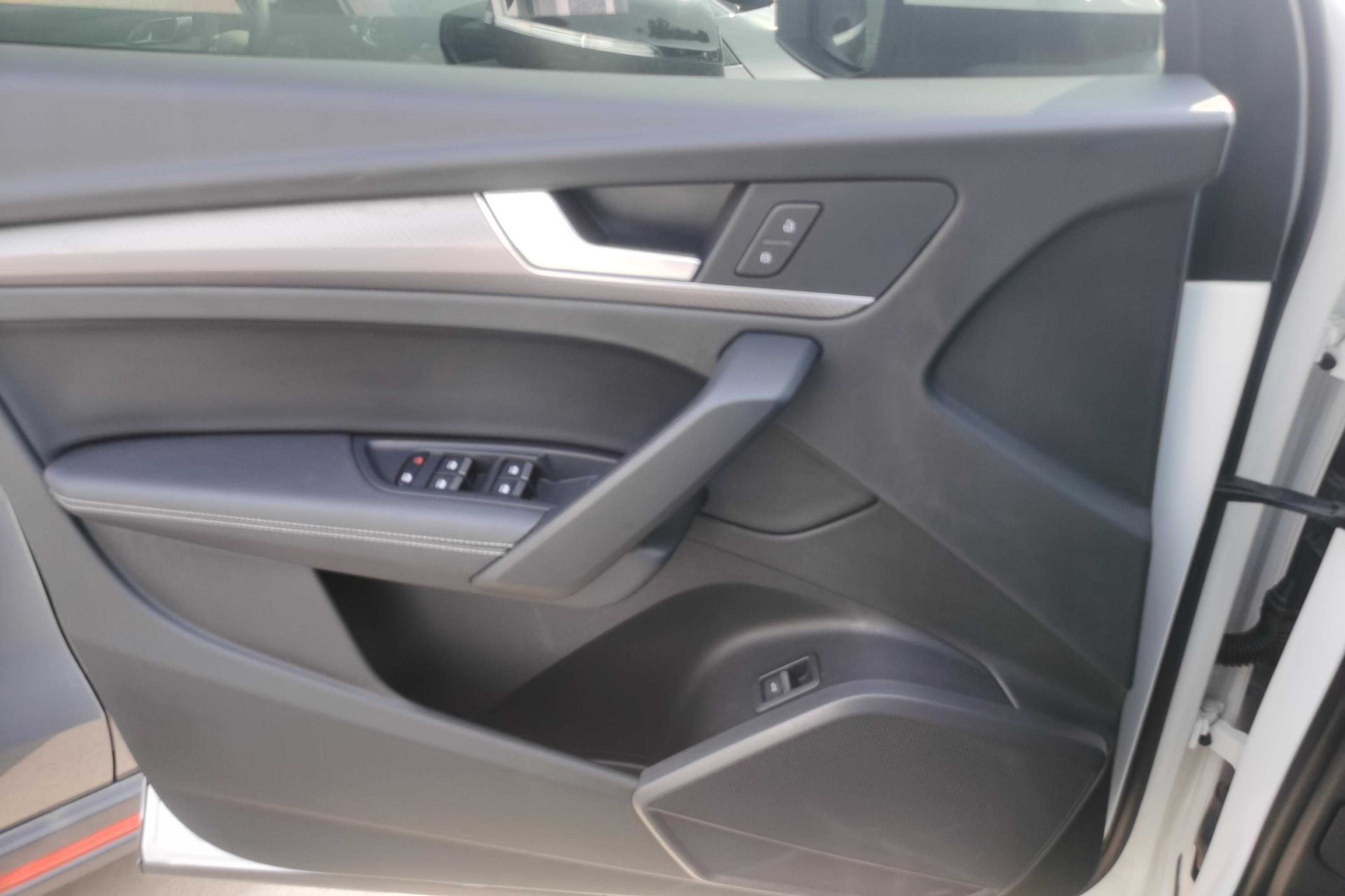 奥迪Q5L 45TFSI 2022款 2.0T 自动 改款豪华动感型 (国Ⅵ) 