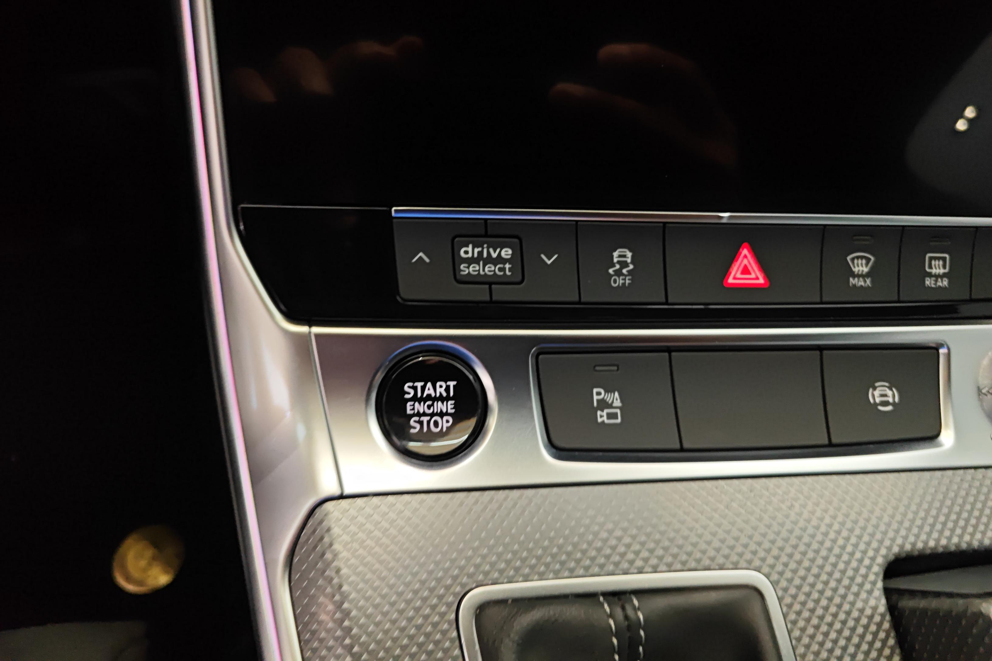 奥迪A6L 40TFSI 2021款 2.0T 自动 豪华动感型 (国Ⅵ) 