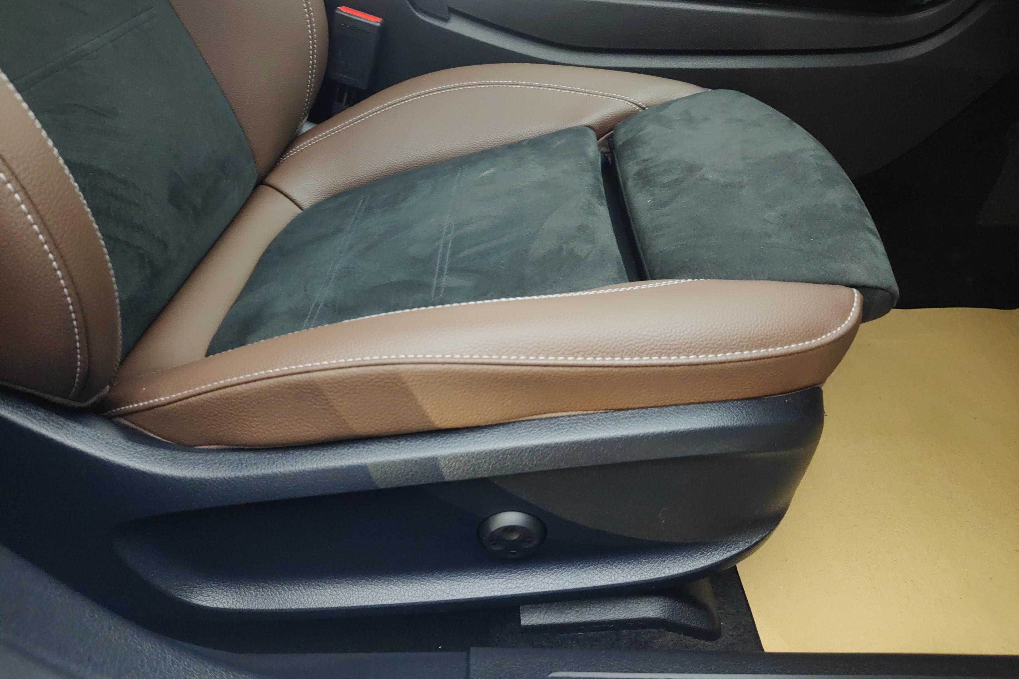 奔驰A级 A200L 2020款 1.3T 自动 运动轿车版 (国Ⅵ) 