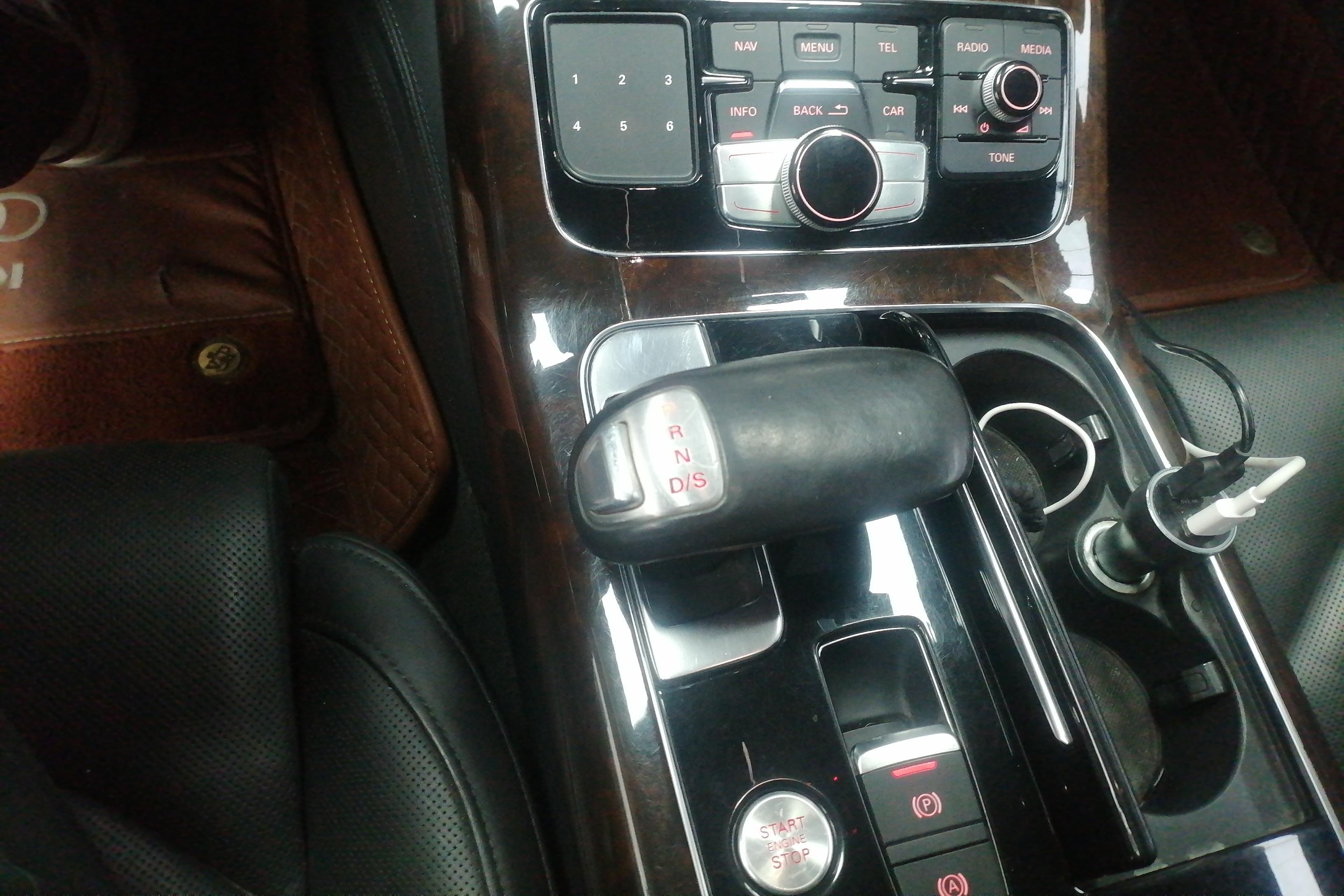 奥迪A8L 45 [进口] 2014款 3.0T 自动 汽油 豪华型 