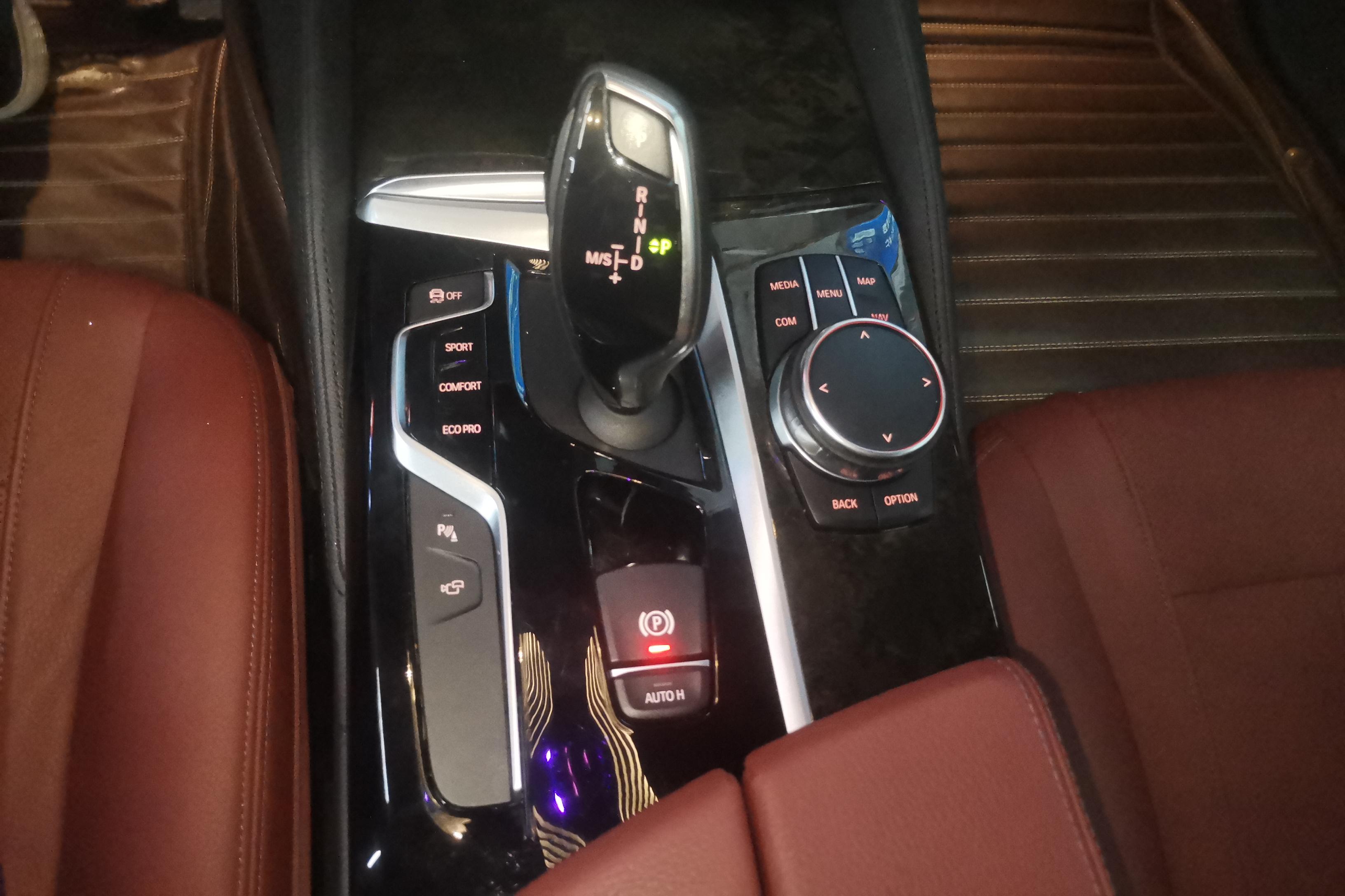 宝马5系 530Li 2018款 2.0T 自动 后驱 尊享型M运动套装 (国Ⅴ) 