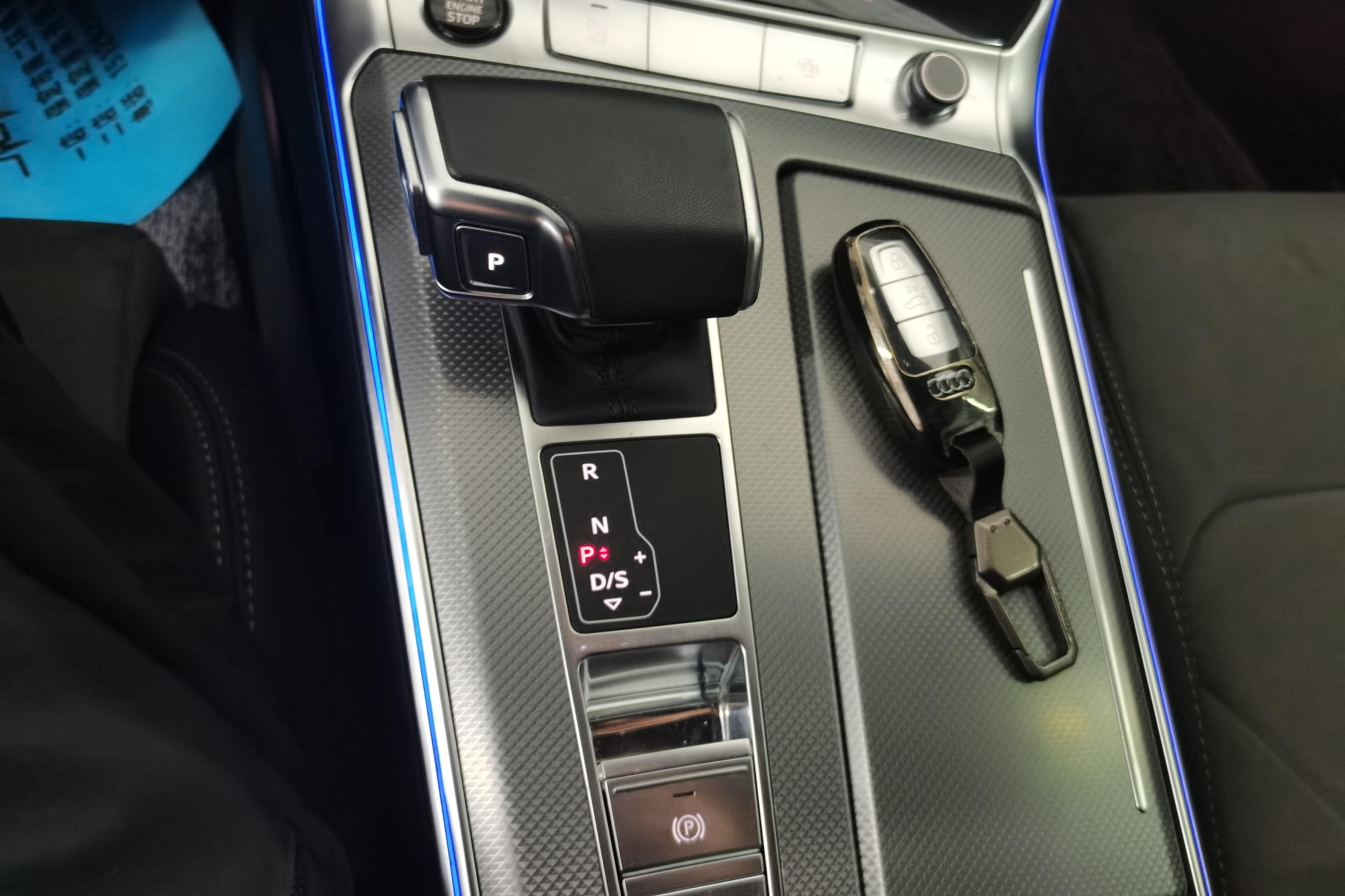 奥迪A6L 40TFSI 2023款 2.0T 自动 豪华动感型 (国Ⅵ) 