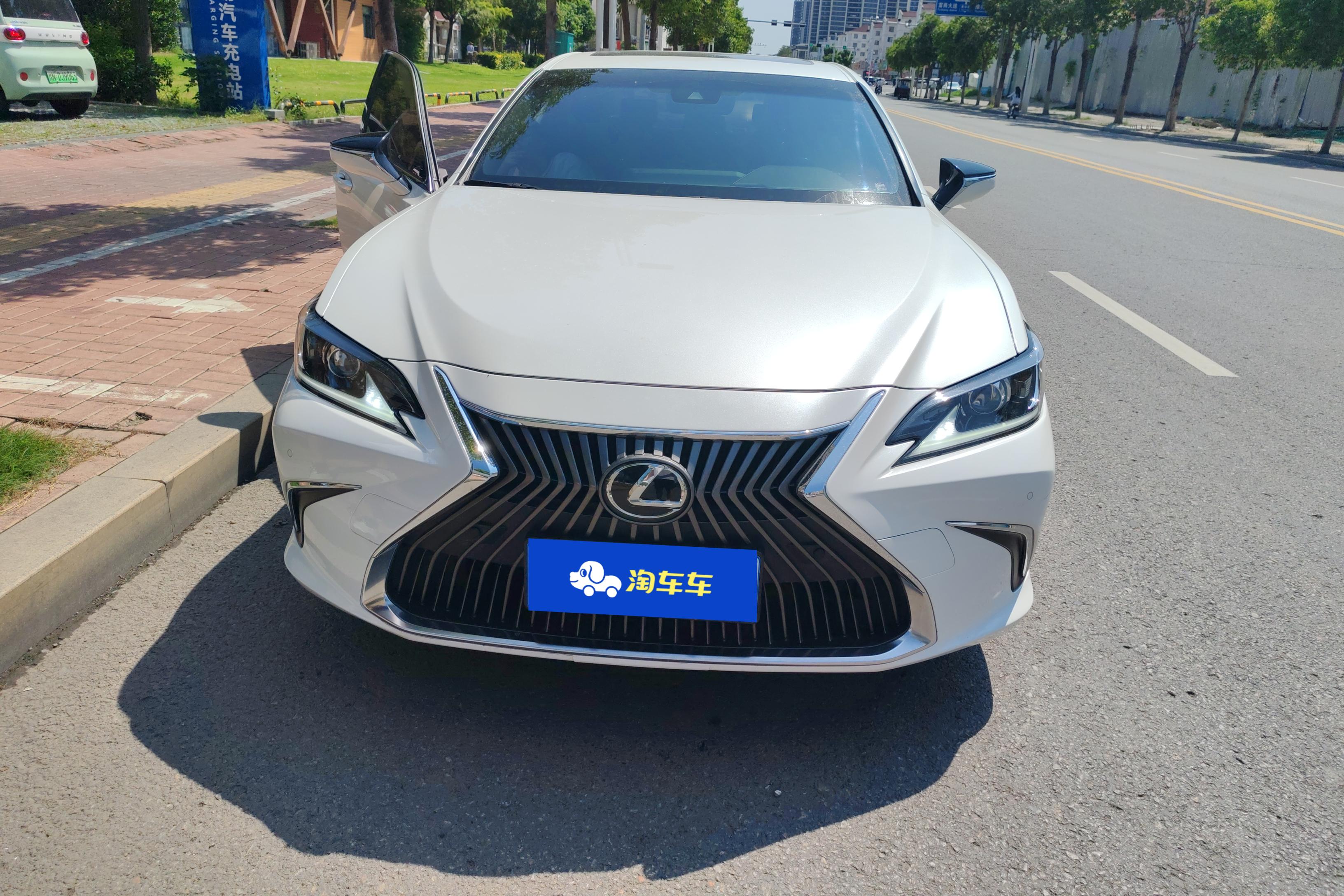 雷克萨斯ES 200 [进口] 2020款 2.0L 自动 卓越版 