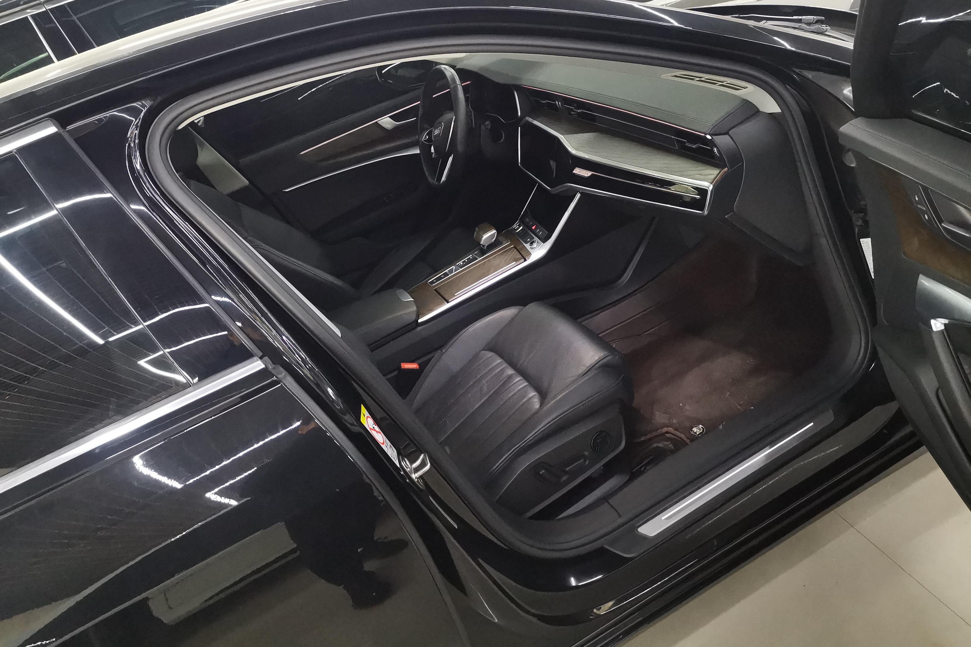 奥迪A6L 45TFSI 2022款 2.0T 自动 尊享致雅型 (国Ⅵ) 