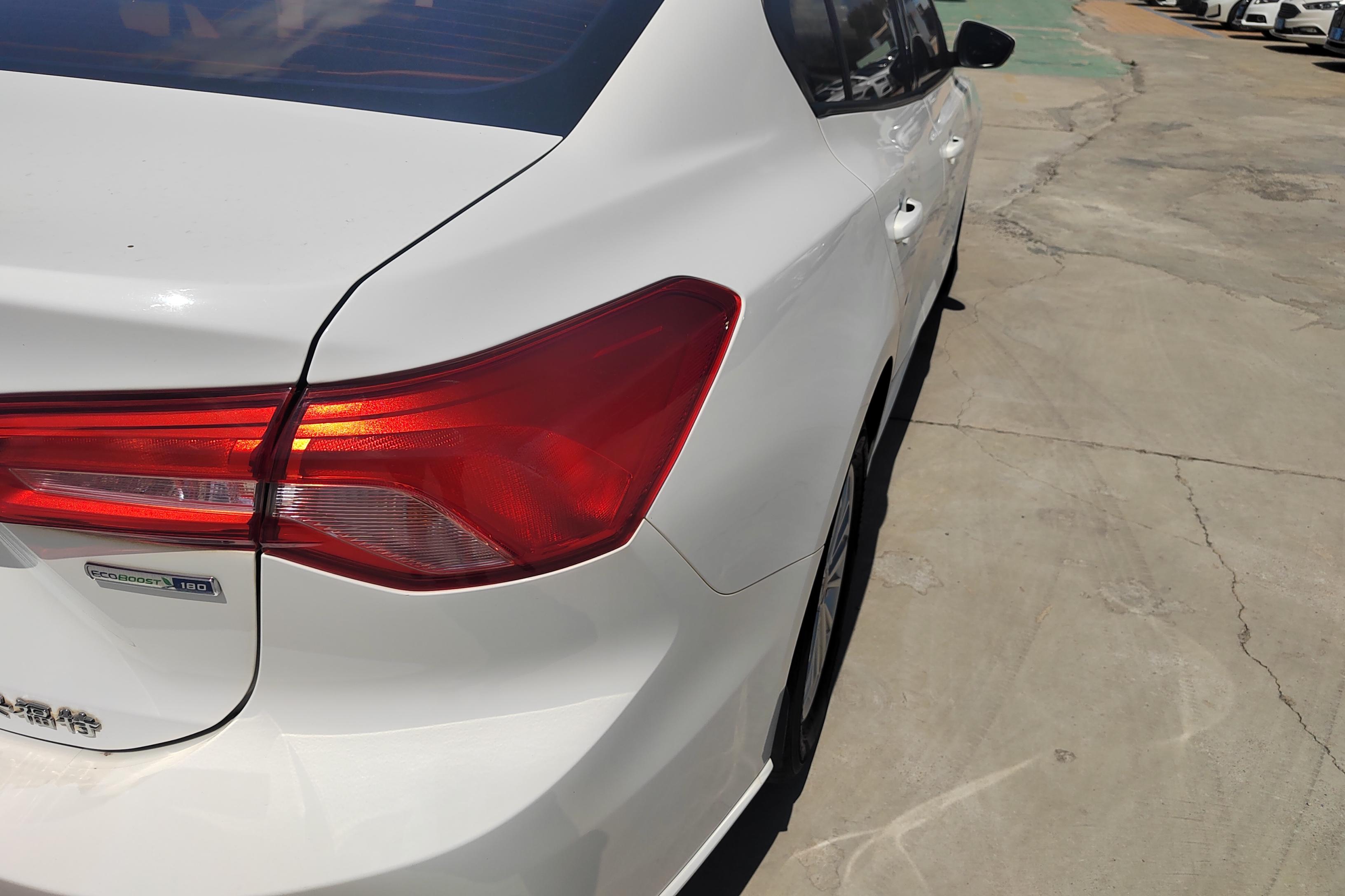福特福克斯 2020款 1.5T 自动 4门5座三厢车 锋潮型 (国Ⅵ) 