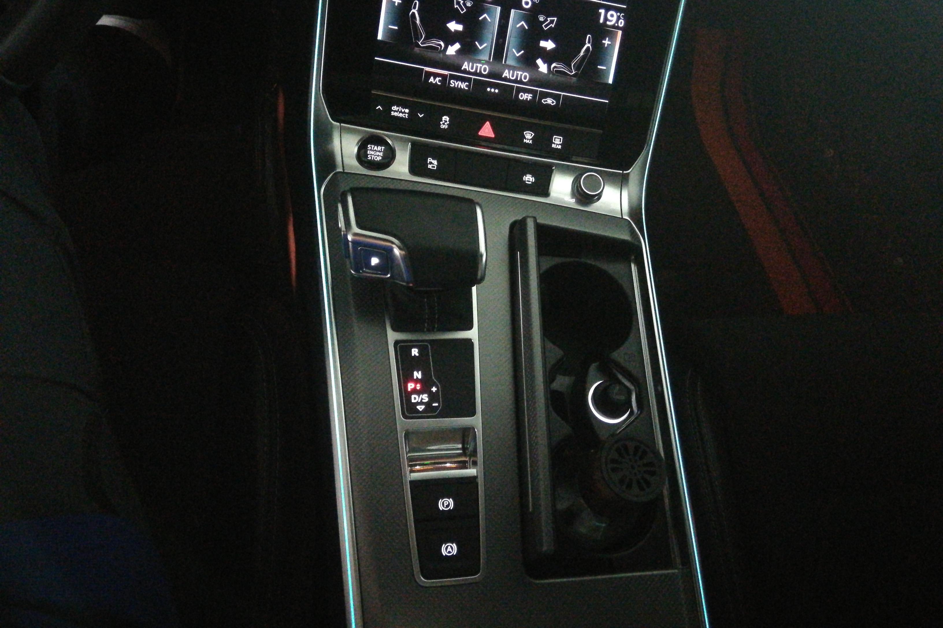 奥迪A6L 45TFSI 2022款 2.0T 自动 臻选动感型 (国Ⅵ) 