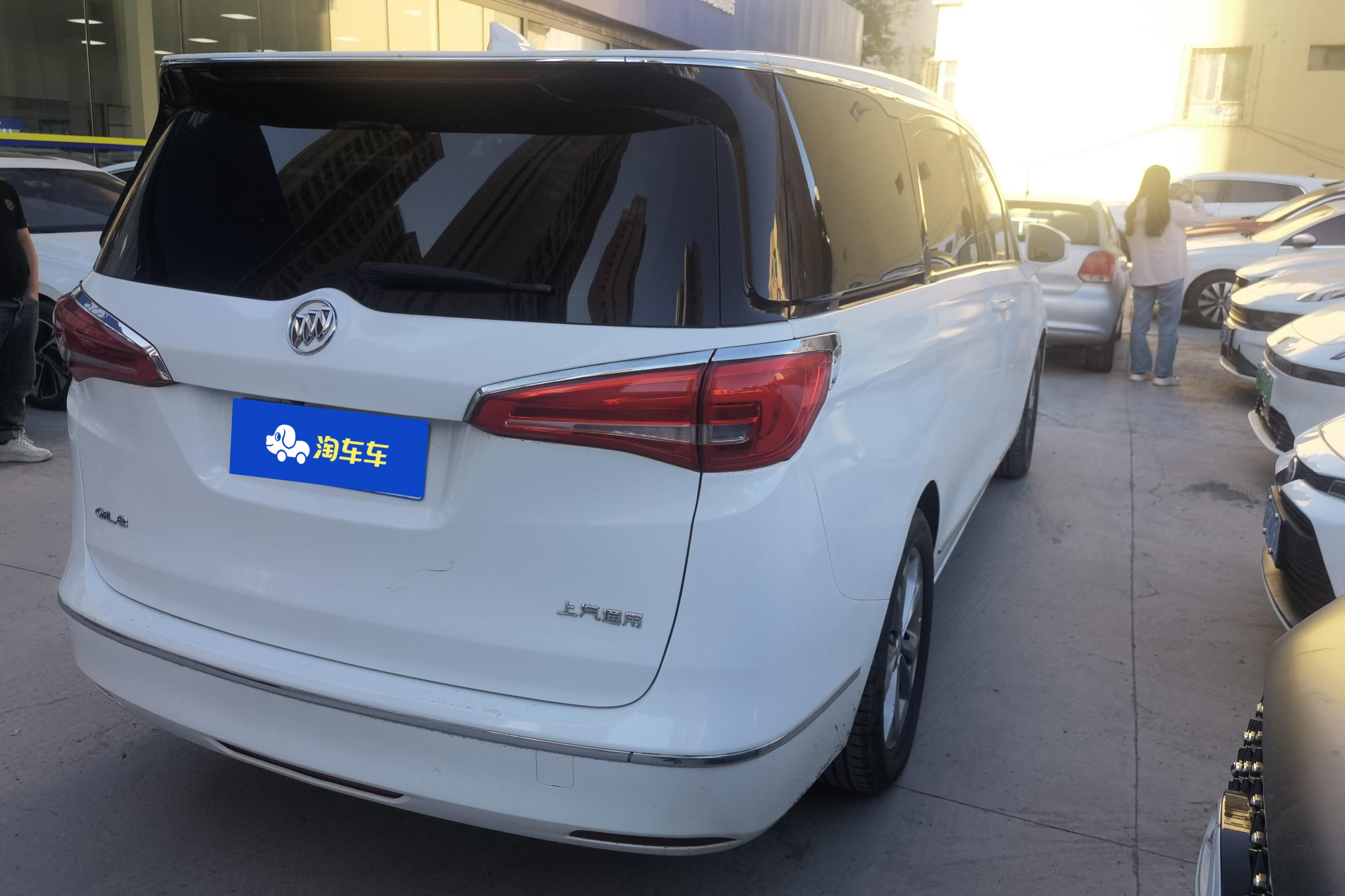 别克GL8 2017款 2.0T 自动 7座 28T旗舰型ES (国Ⅴ) 