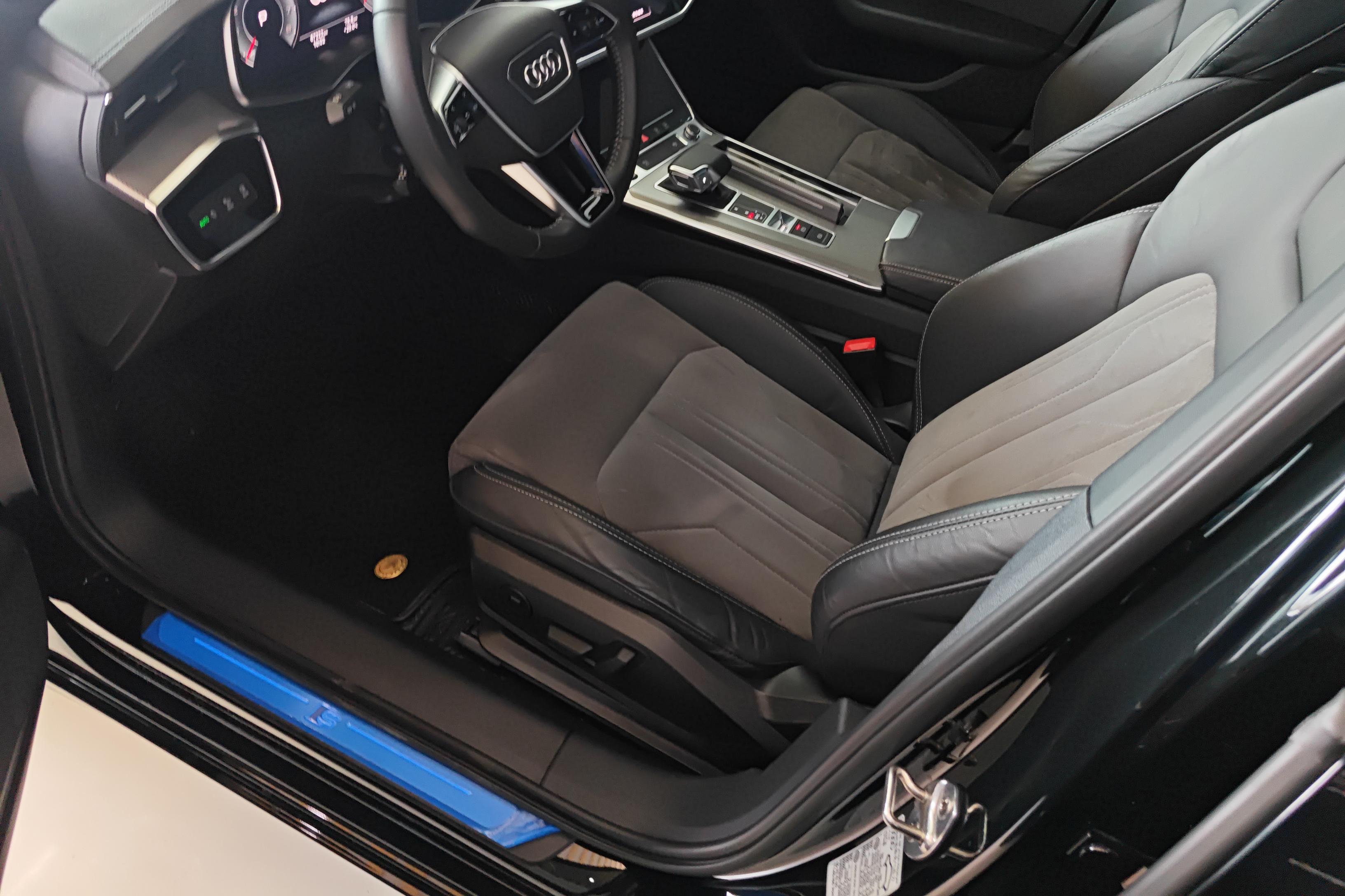 奥迪A6L 40TFSI 2021款 2.0T 自动 豪华动感型 (国Ⅵ) 