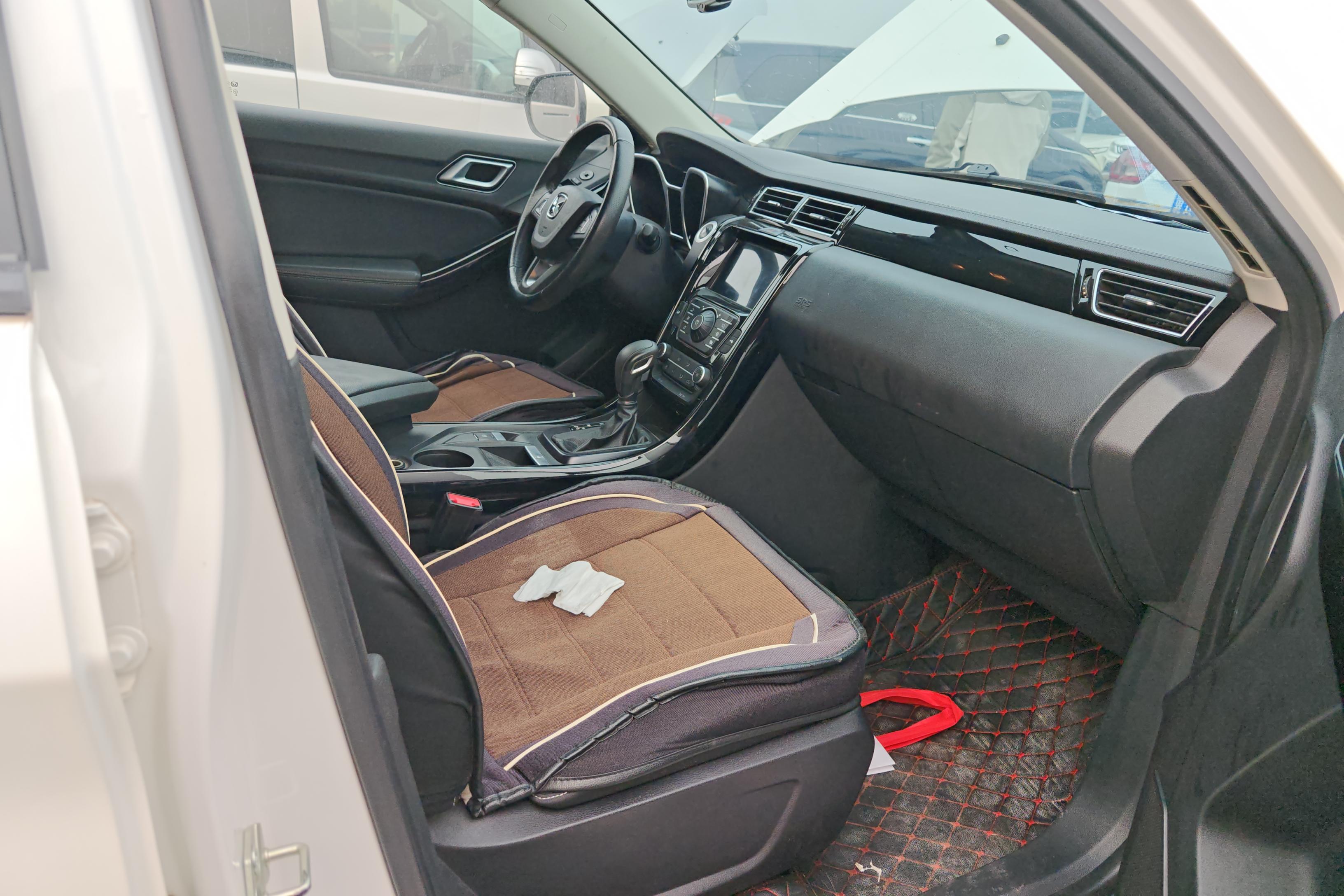 江铃驭胜S330 2016款 1.5T 自动 GTDi旗舰版 (国Ⅴ) 