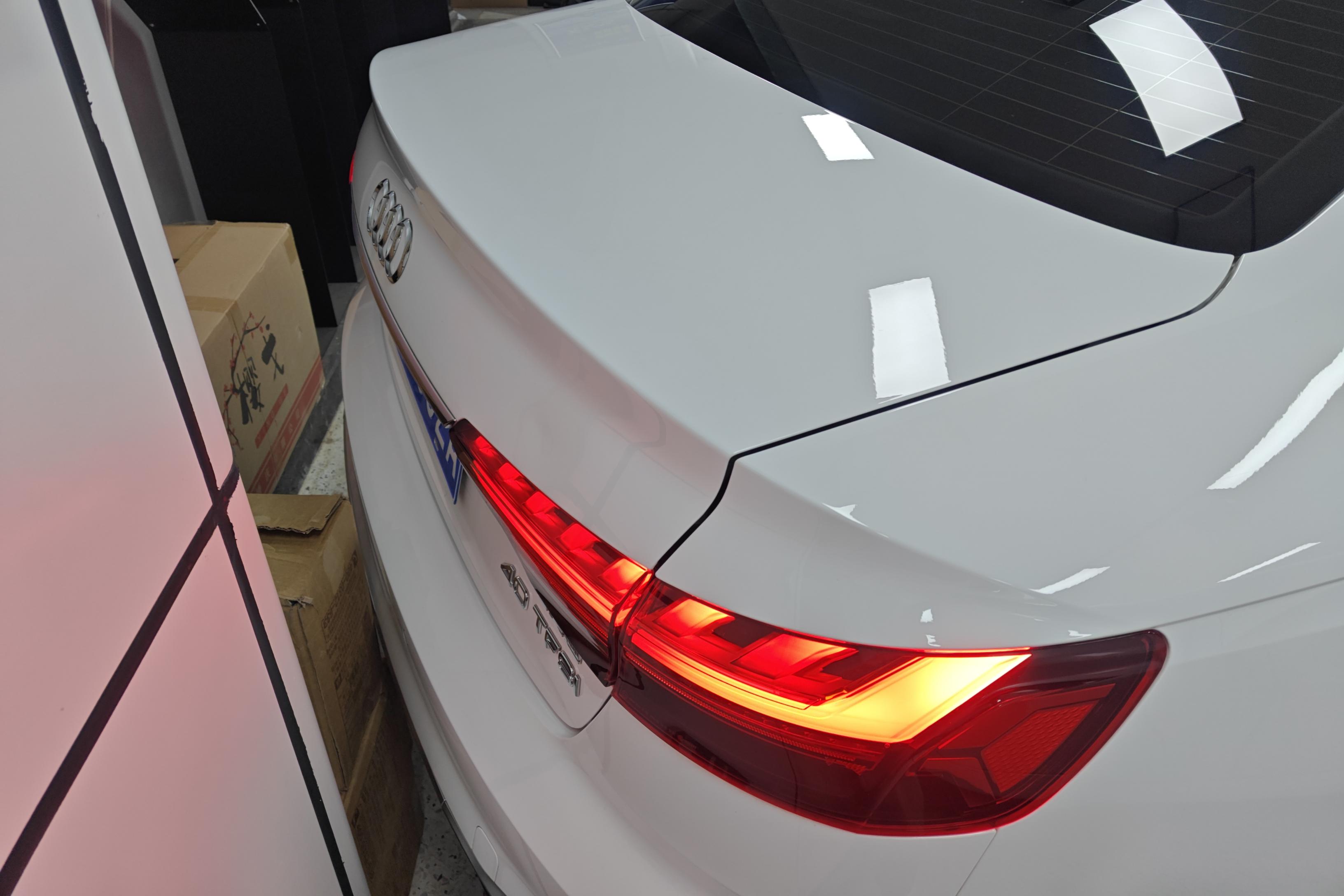 奥迪A4L 2020款 2.0T 自动 豪华动感型 (国Ⅵ) 