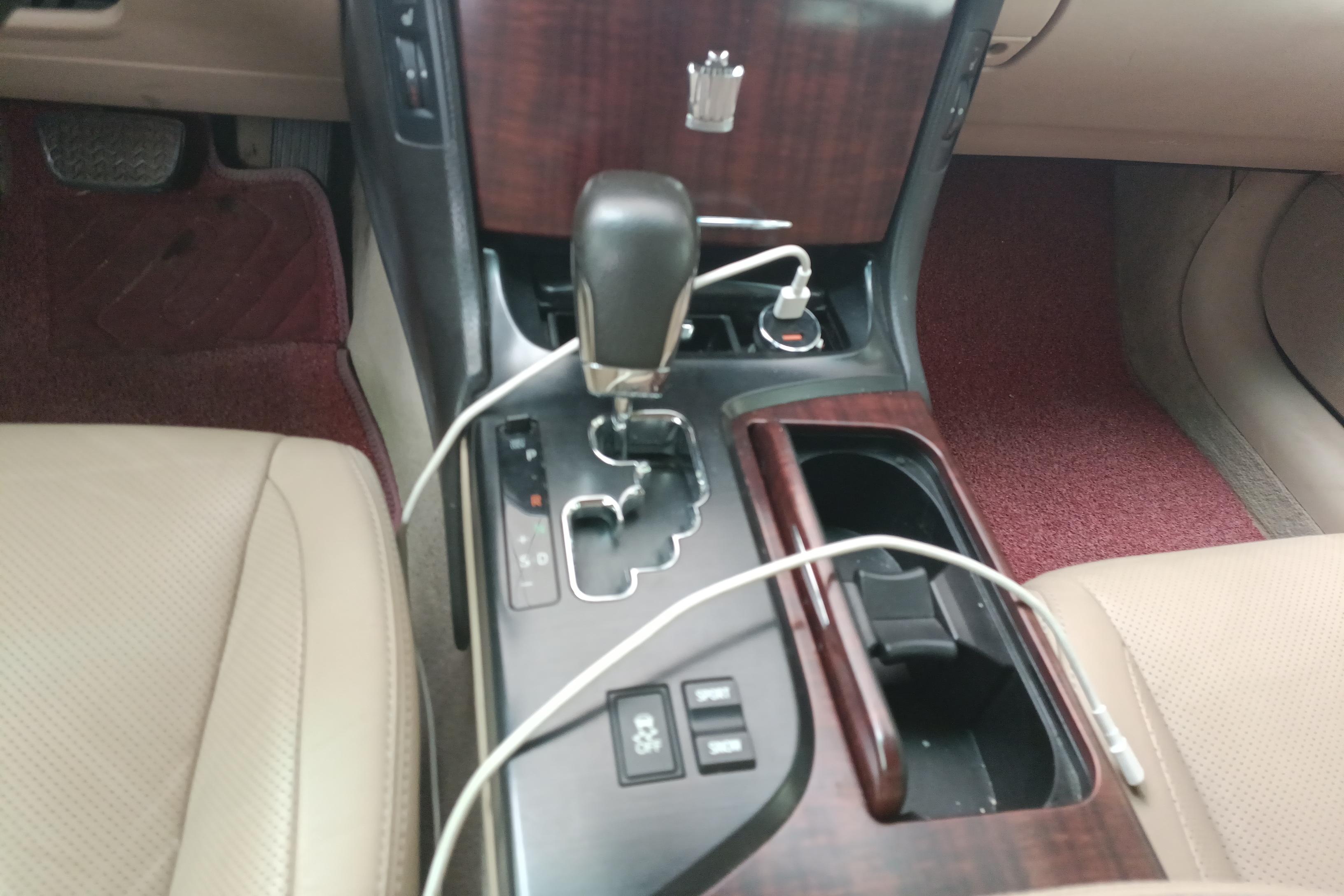 丰田皇冠 2010款 2.5L 自动 Royal真皮天窗版 (国Ⅳ) 