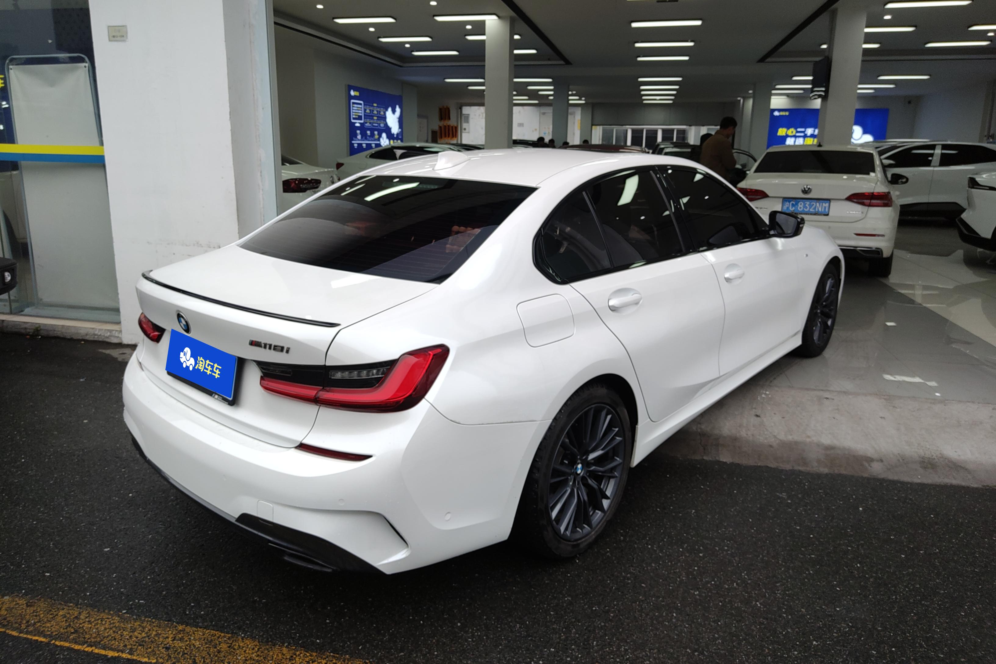 宝马3系 325i 2021款 2.0T 自动 汽油 M运动曜夜套装 (国Ⅵ) 