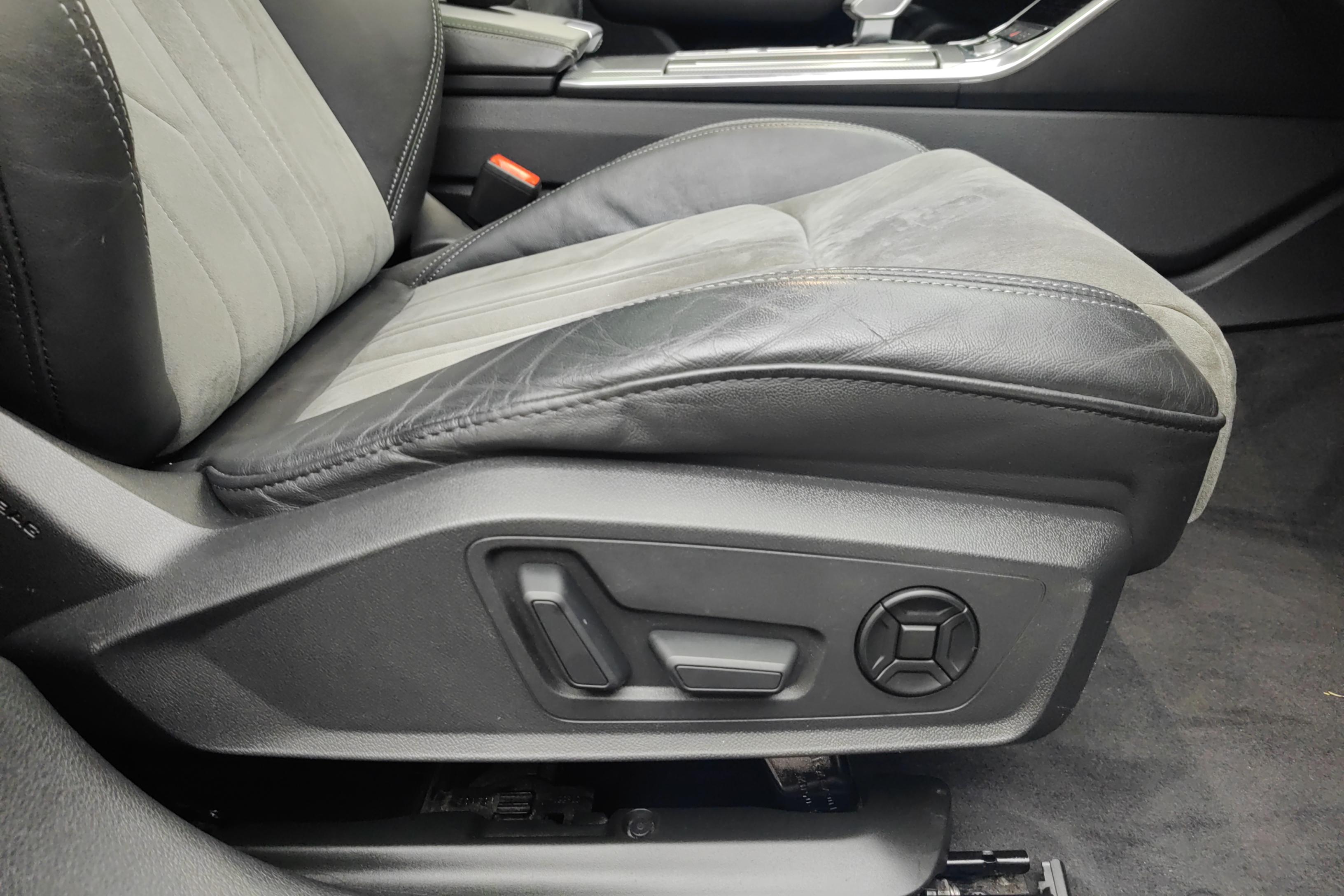 奥迪A6L 40TFSI 2019款 2.0T 自动 豪华动感型 (国Ⅵ) 