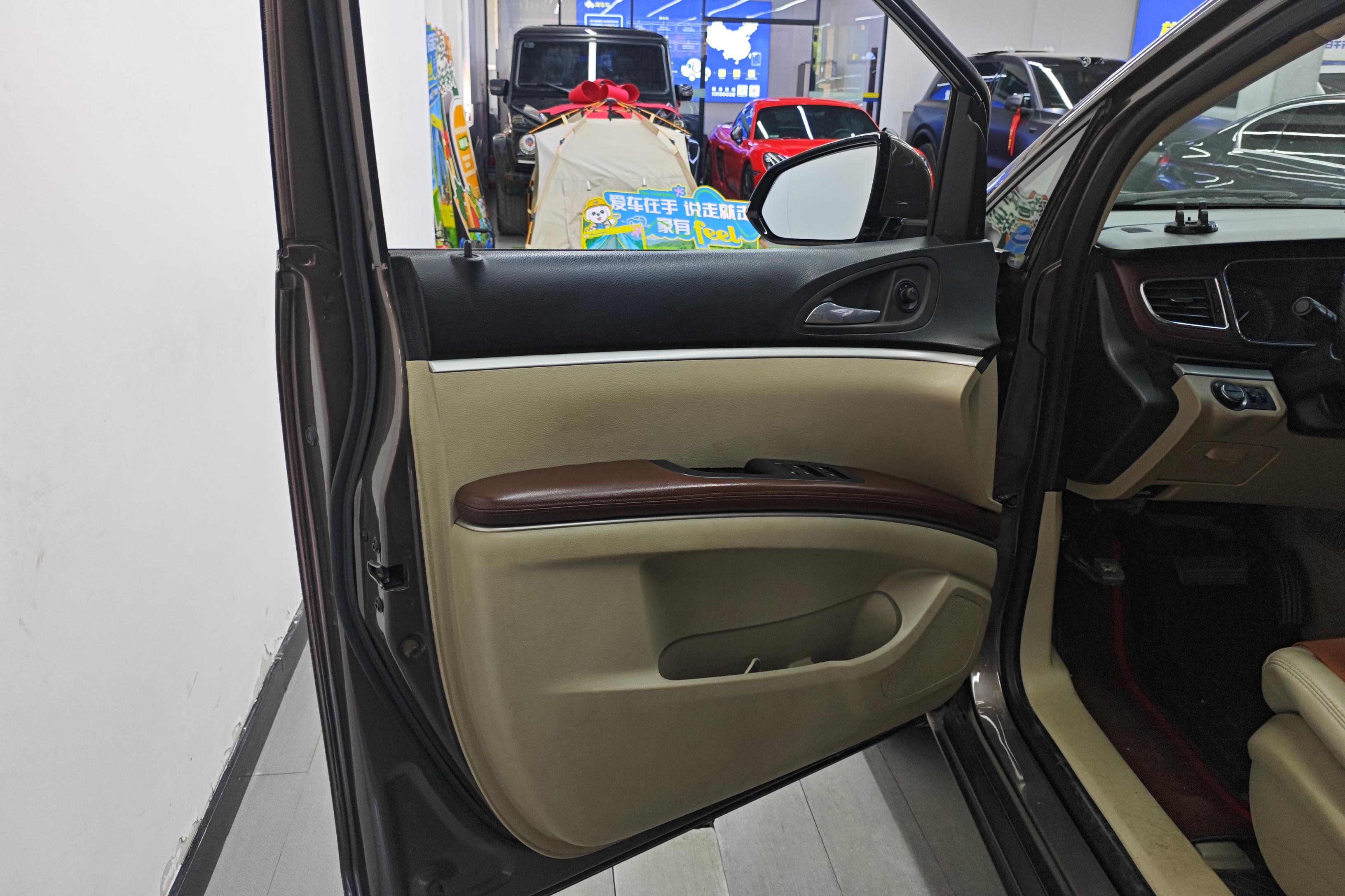 别克GL8 2015款 2.4L 自动 7座 豪华商务尊享版 (国Ⅴ) 