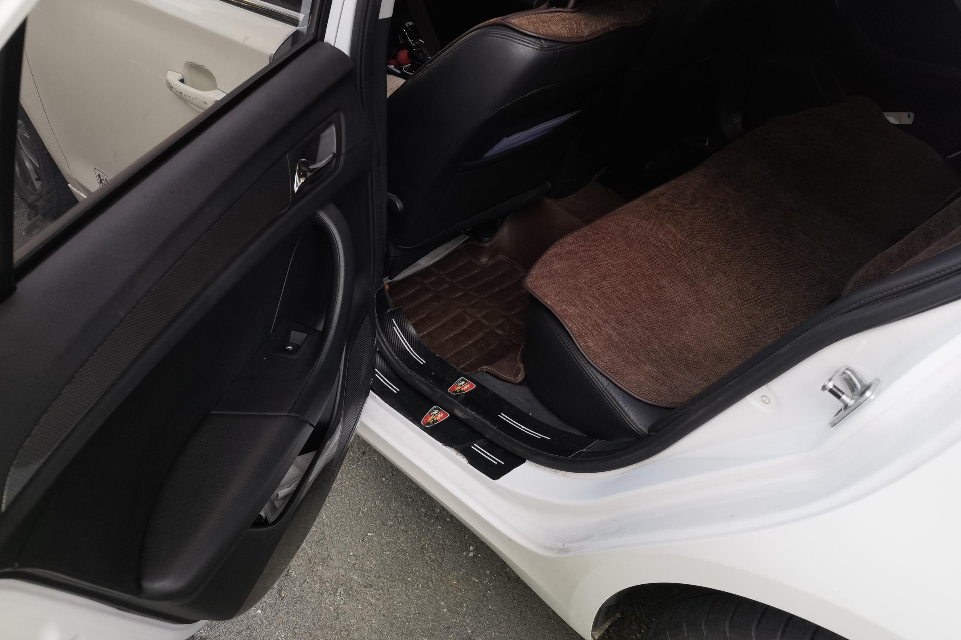 荣威360 2015款 1.4T 自动 尊享版 (国Ⅴ) 