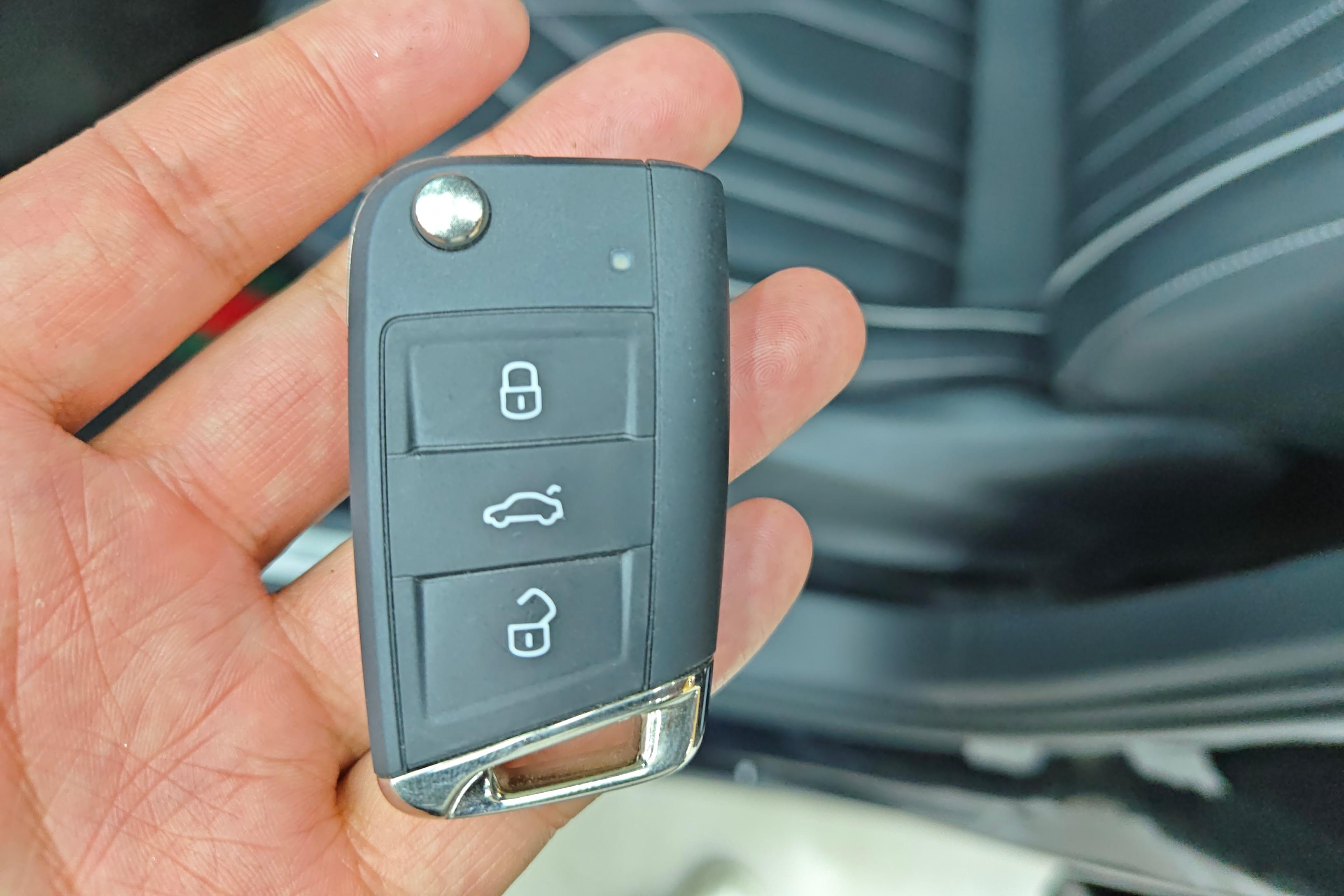 大众途观L R-Line 2023款 2.0T 自动 330TSI越享版 (国Ⅵ) 