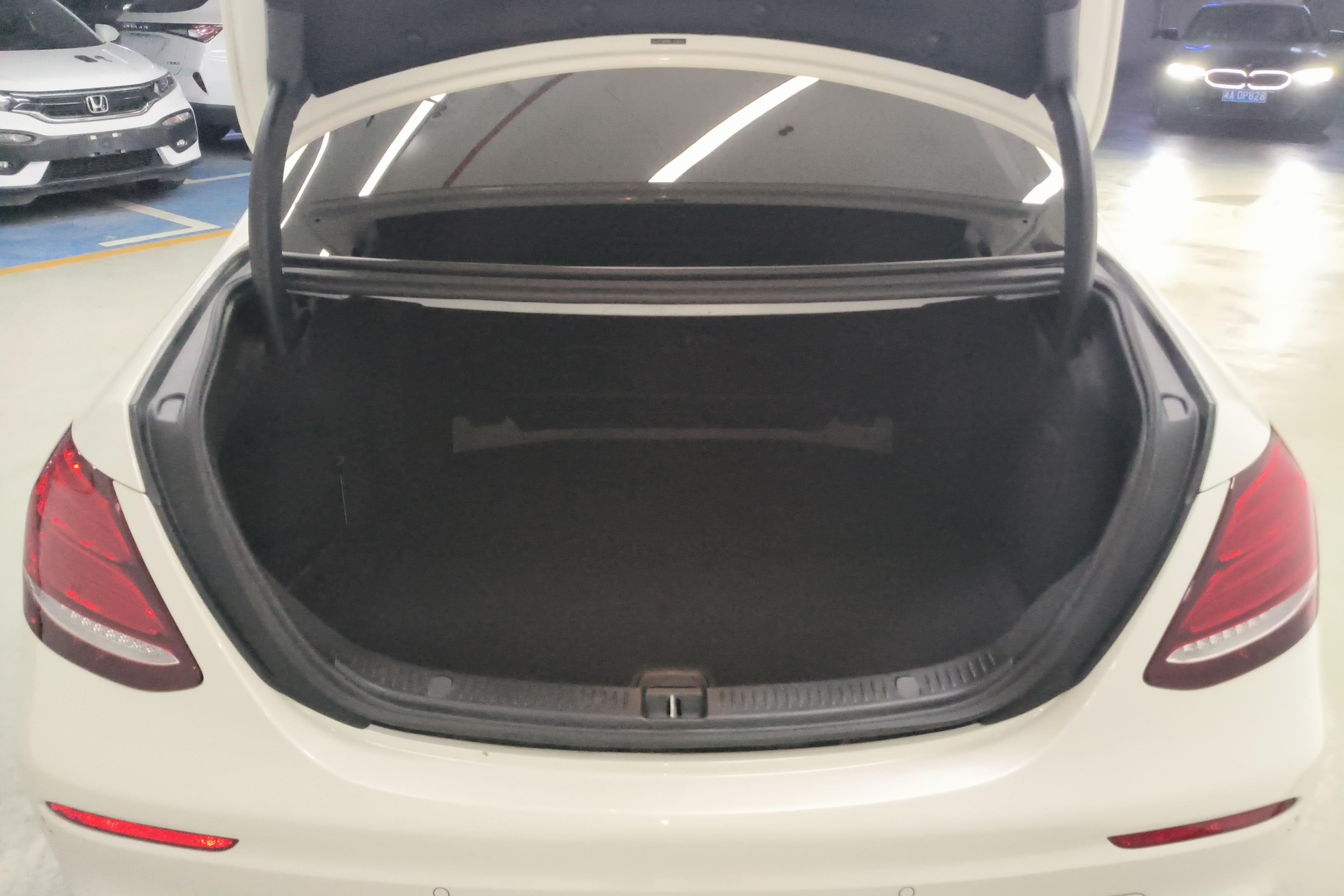 奔驰E级 E300L 2020款 2.0T 自动 汽油 运动豪华型 (国Ⅵ) 