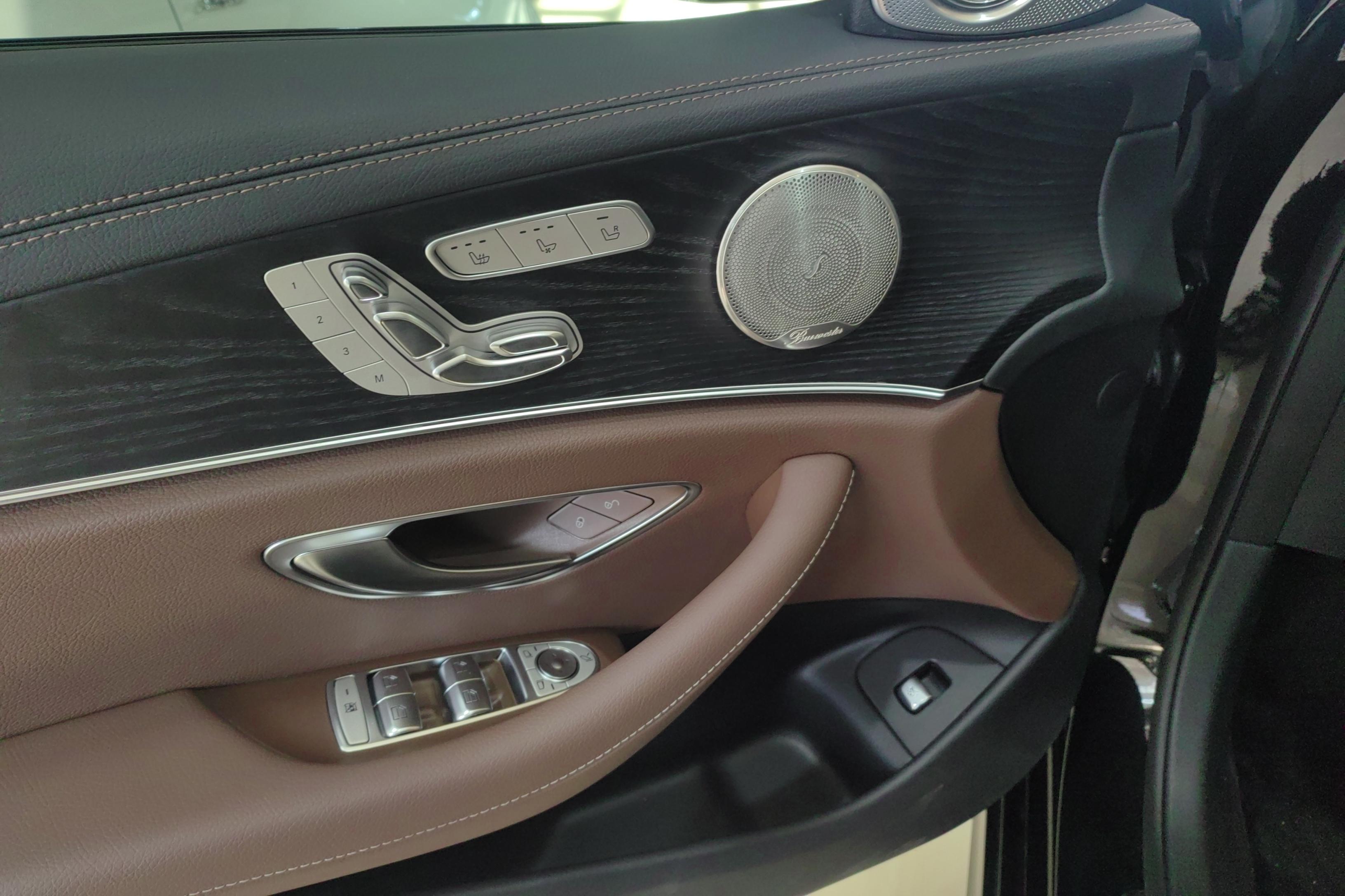 奔驰E级 E260 [进口] 2021款 2.0T 自动 汽油 改款时尚型运动版 