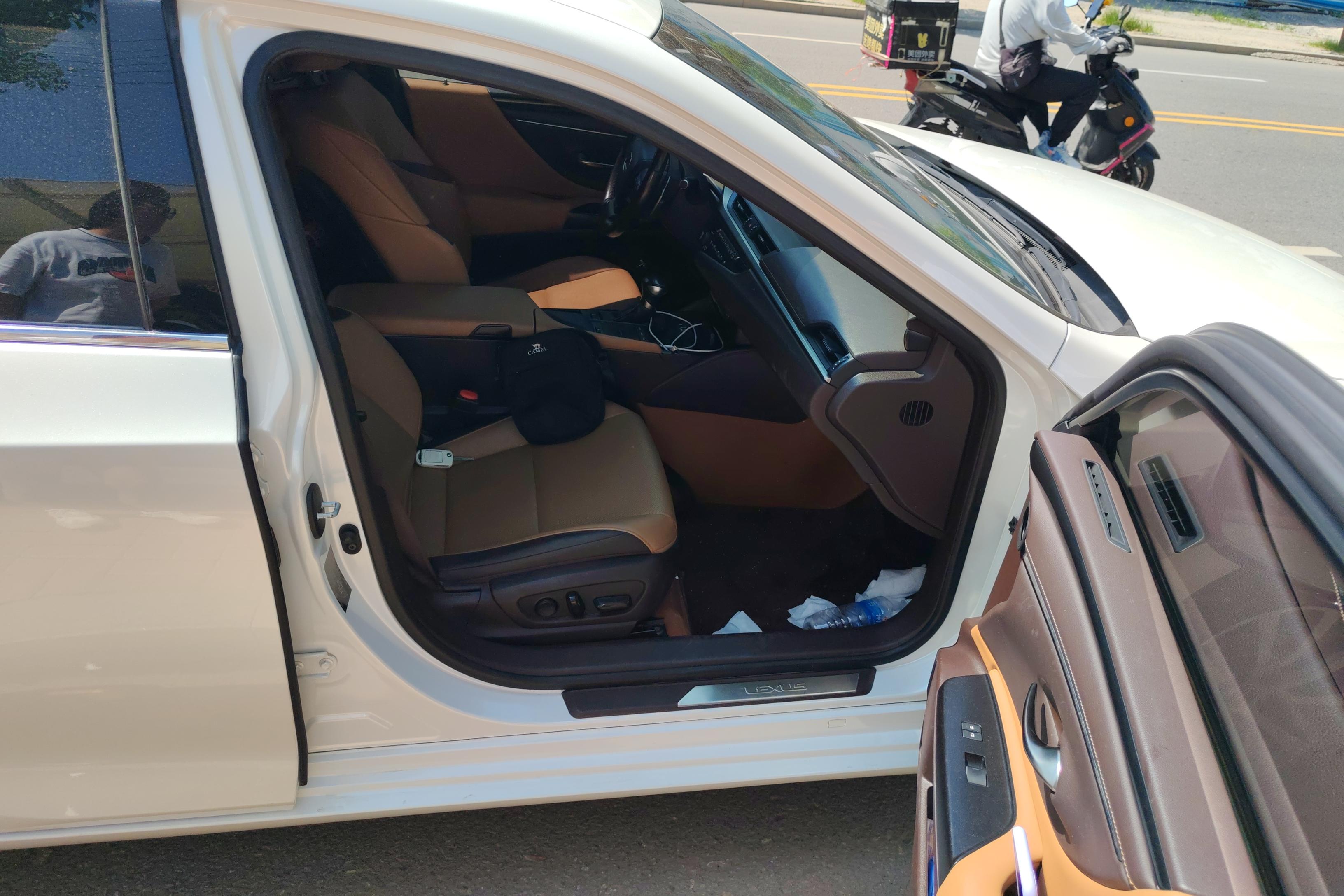 雷克萨斯ES 200 [进口] 2020款 2.0L 自动 卓越版 