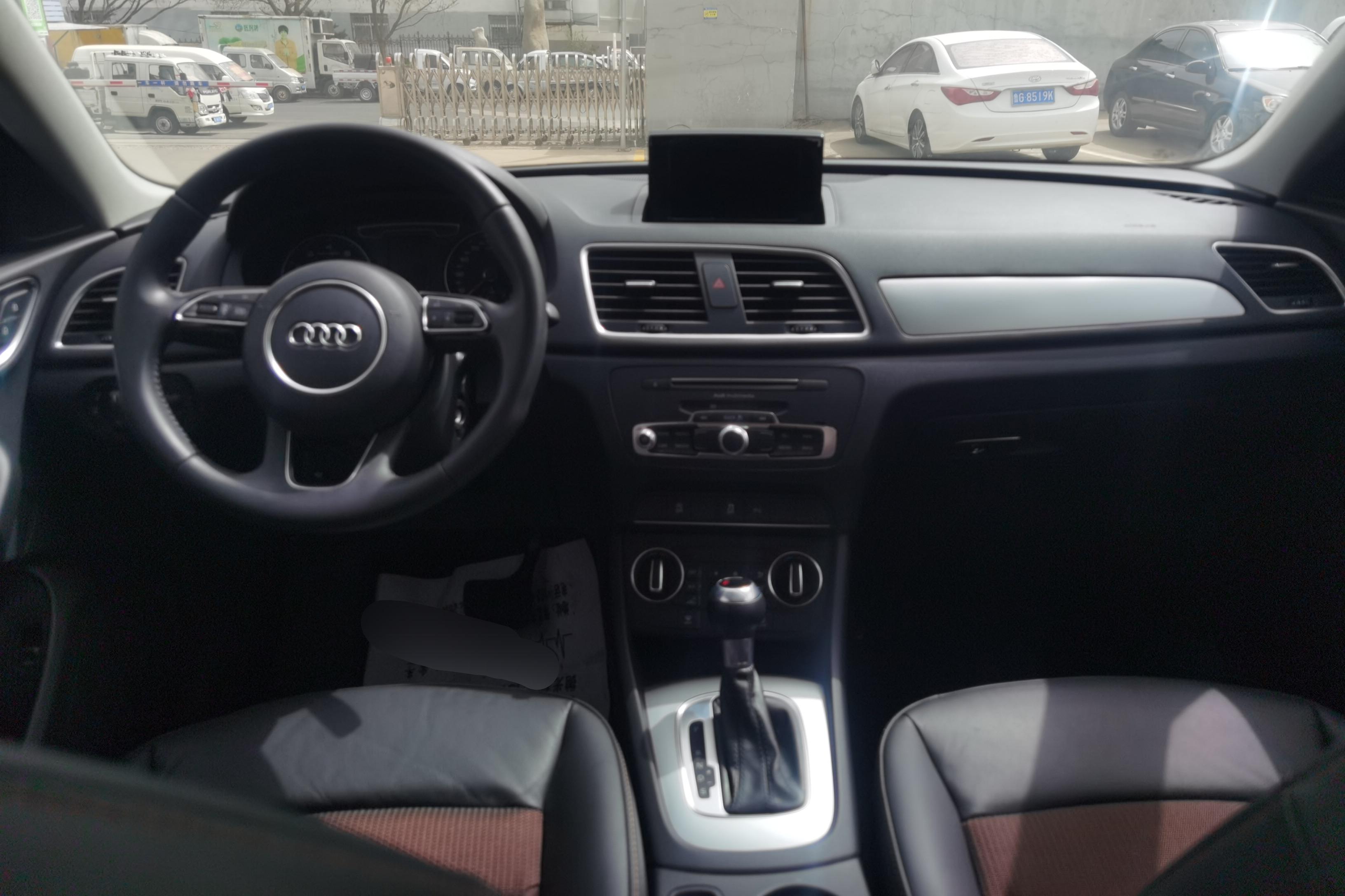 奥迪Q3 30TFSI 2018款 1.4T 自动 前驱 时尚型30周年纪念版 (国Ⅴ) 