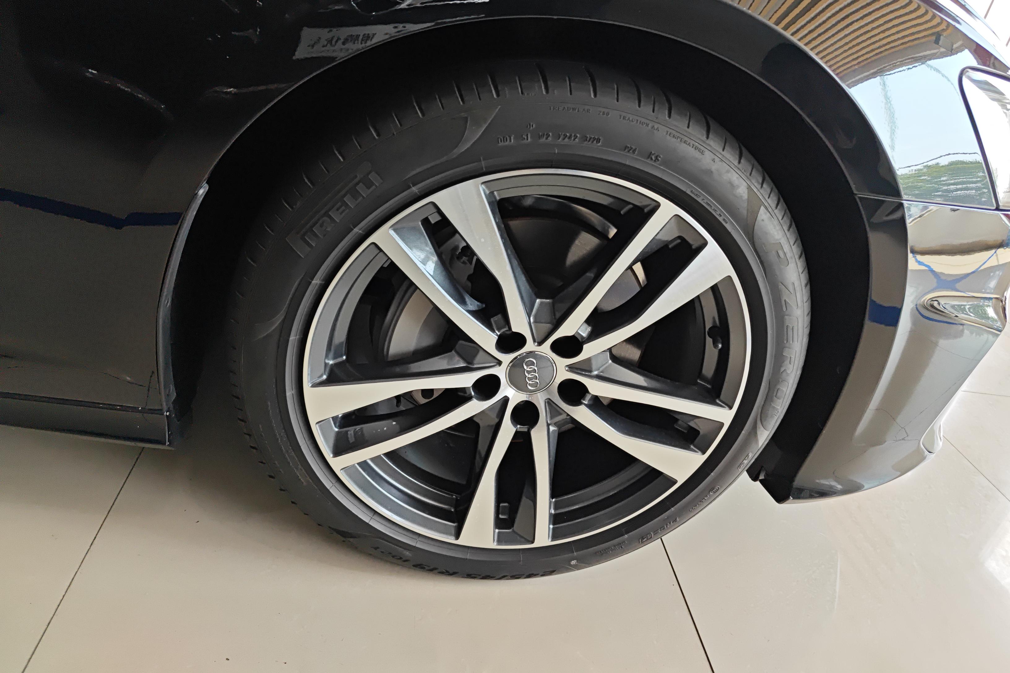 奥迪A6L 40TFSI 2021款 2.0T 自动 豪华动感型 (国Ⅵ) 