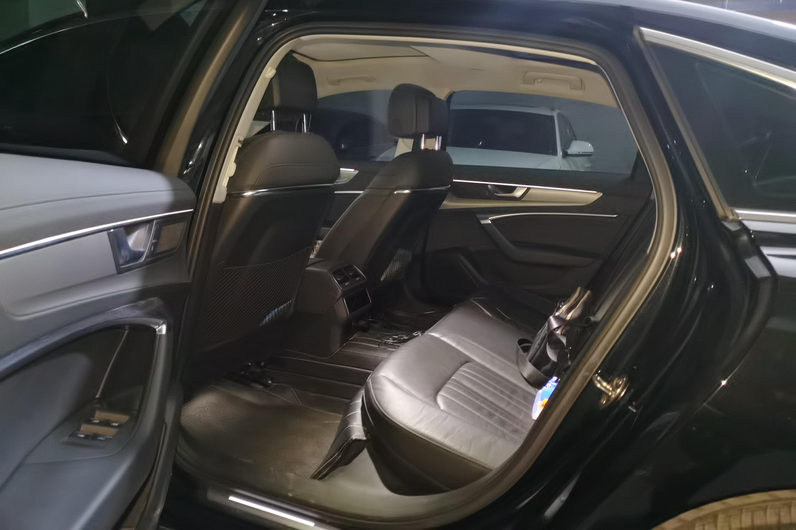 奥迪A6L 45TFSI 2020款 2.0T 自动 臻选致雅型 (国Ⅵ) 