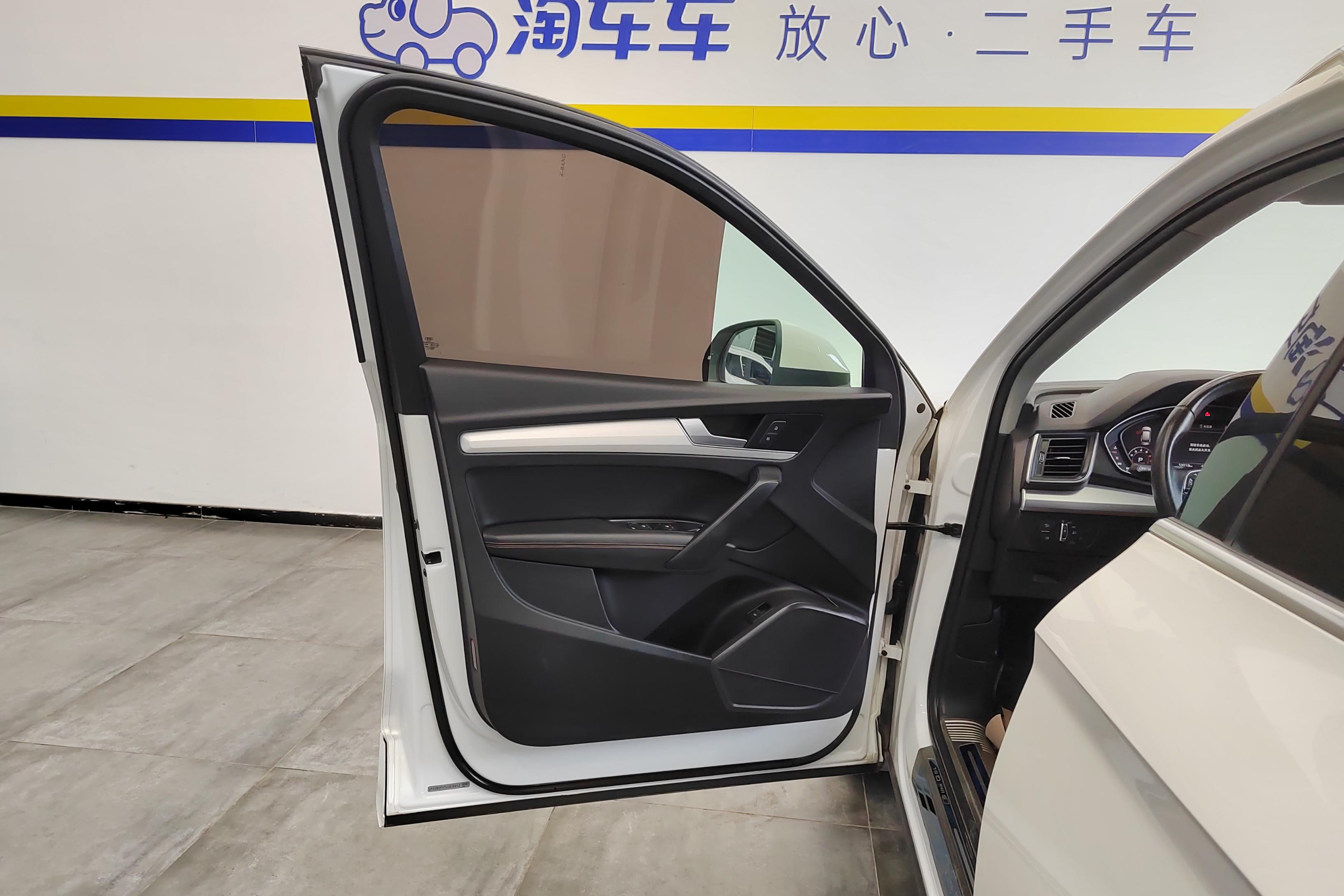 奥迪Q5L 40TFSI 2018款 2.0T 自动 荣享时尚型 (国Ⅴ) 