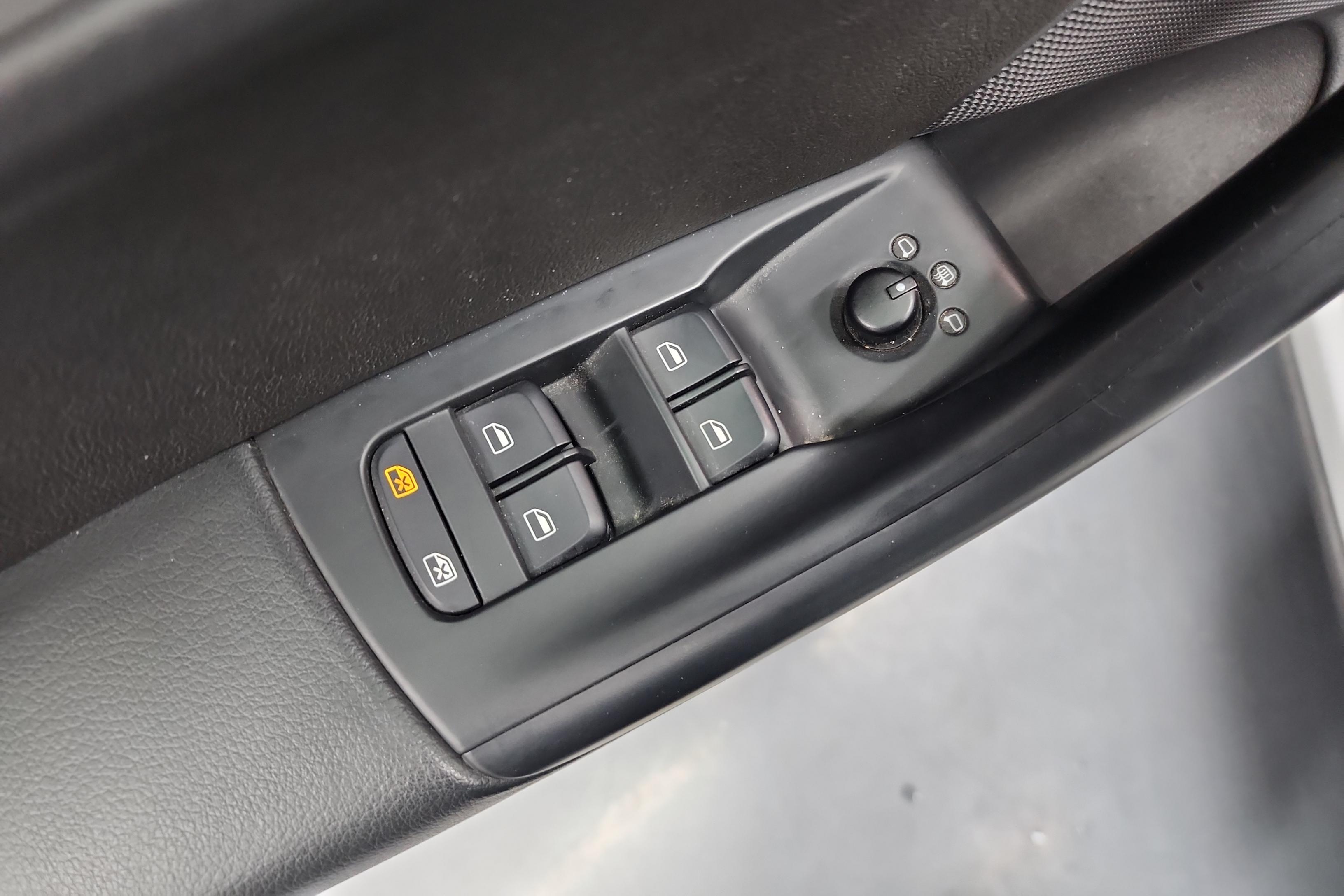 奥迪Q3 35TFSI 2013款 2.0T 自动 前驱 进取型 (国Ⅳ) 