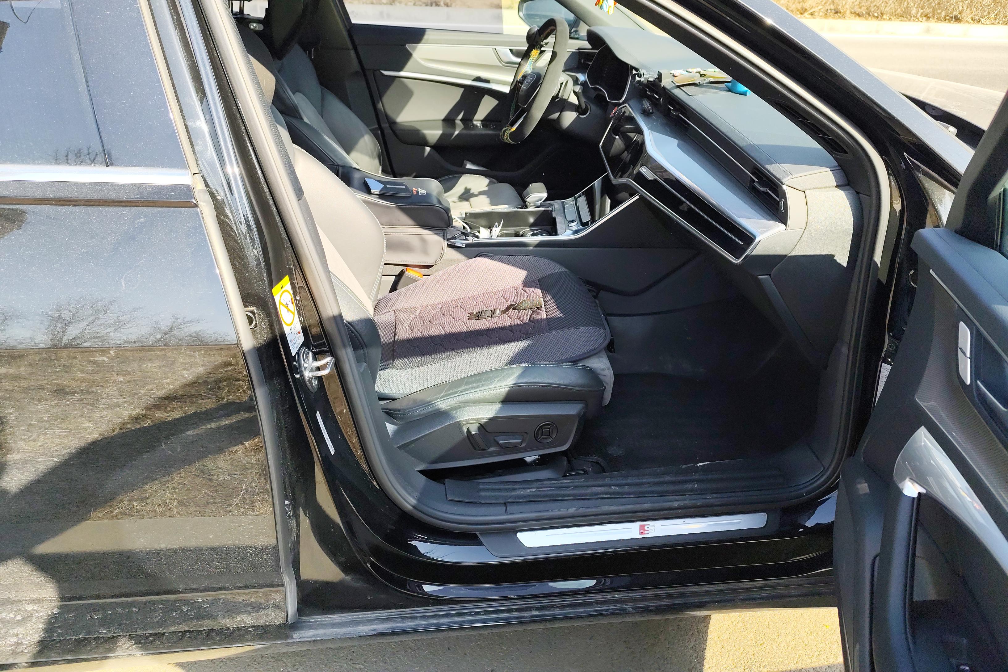奥迪A6L 45TFSI 2022款 2.0T 自动 臻选动感型 (国Ⅵ) 