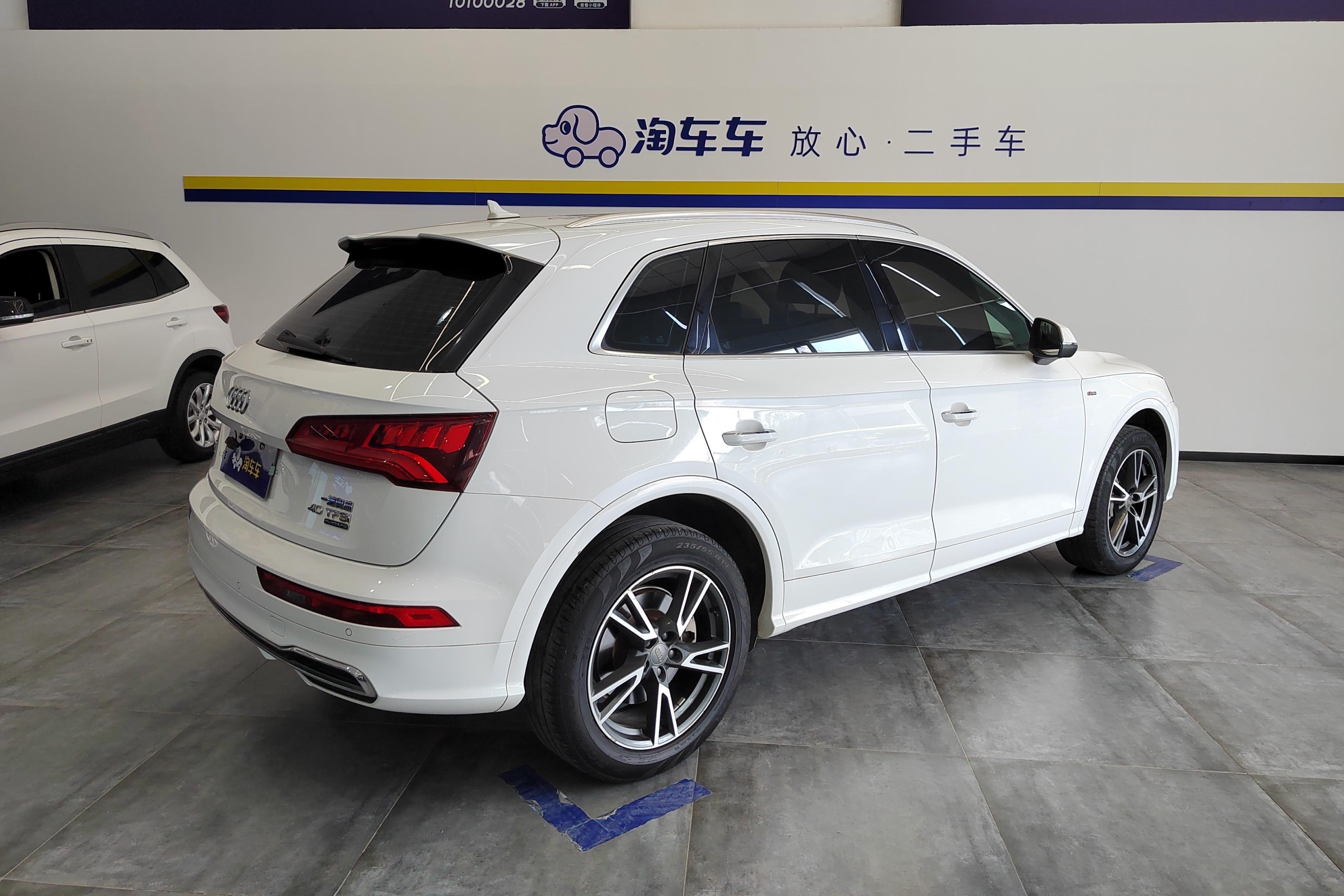 奥迪Q5L 40TFSI 2018款 2.0T 自动 荣享时尚型 (国Ⅴ) 