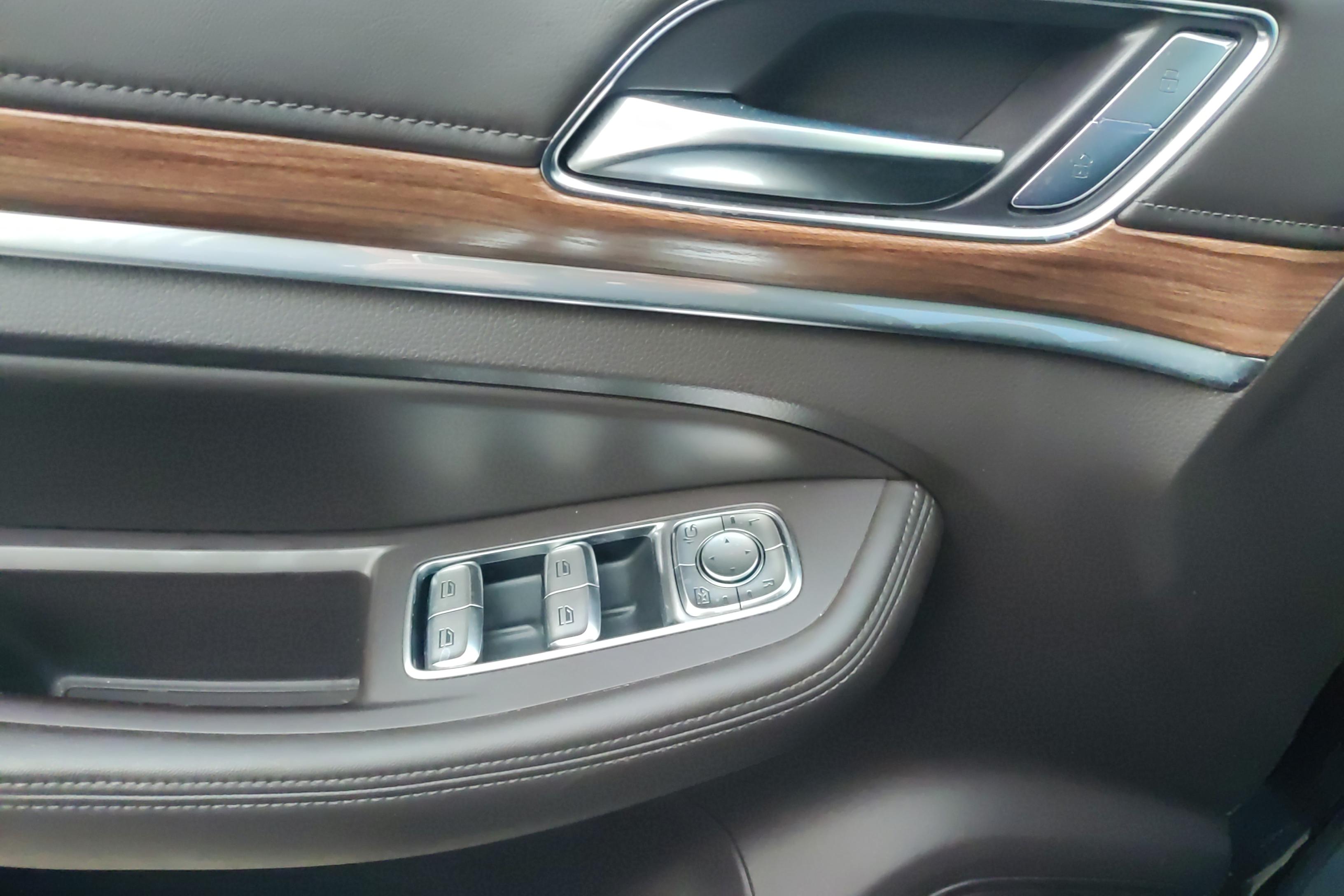 荣威RX8 2018款 2.0T 自动 后驱 30T智联网旗舰版 (国Ⅴ) 