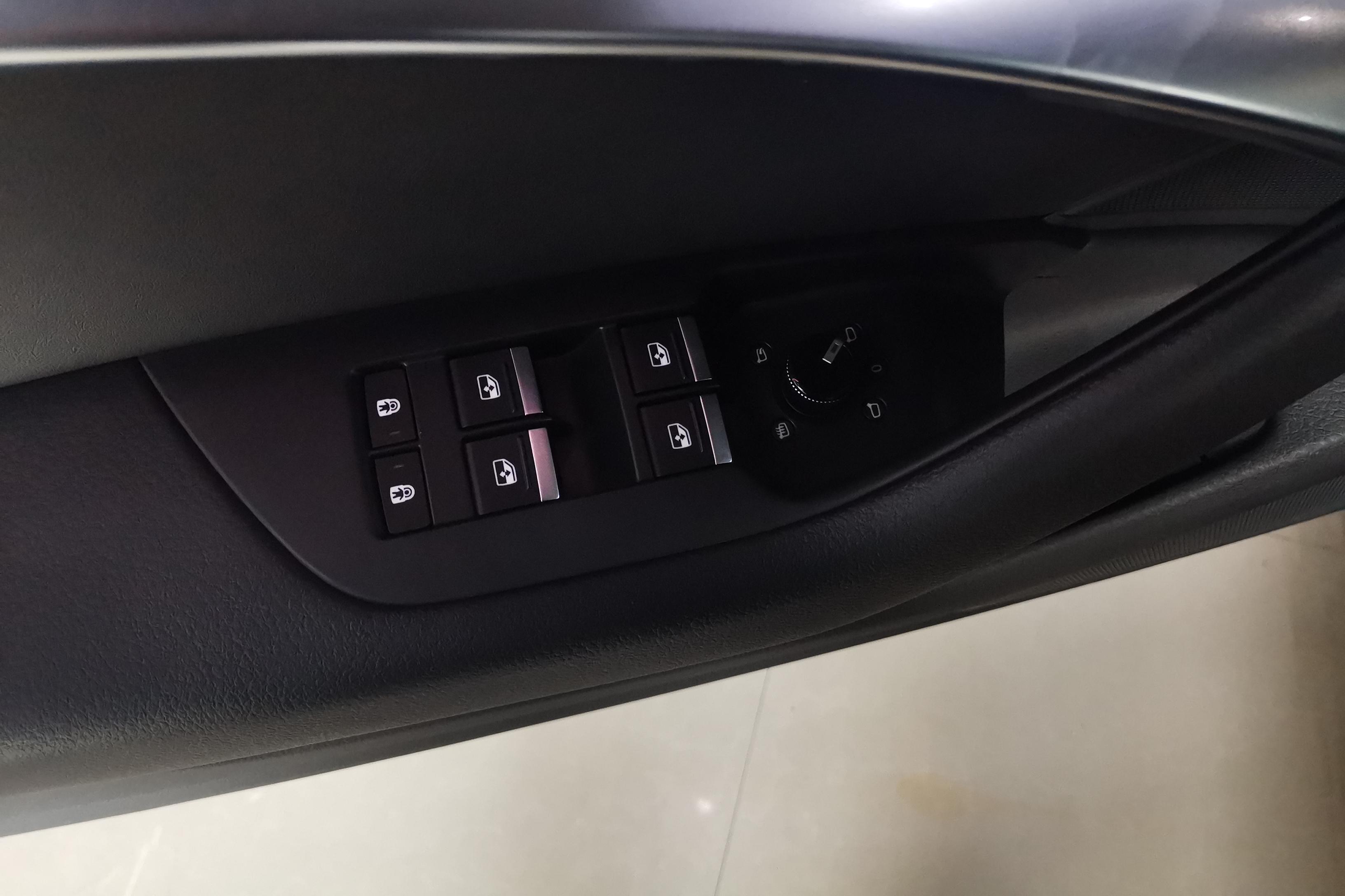 奥迪A6L 45TFSI 2022款 2.0T 自动 尊享致雅型 (国Ⅵ) 