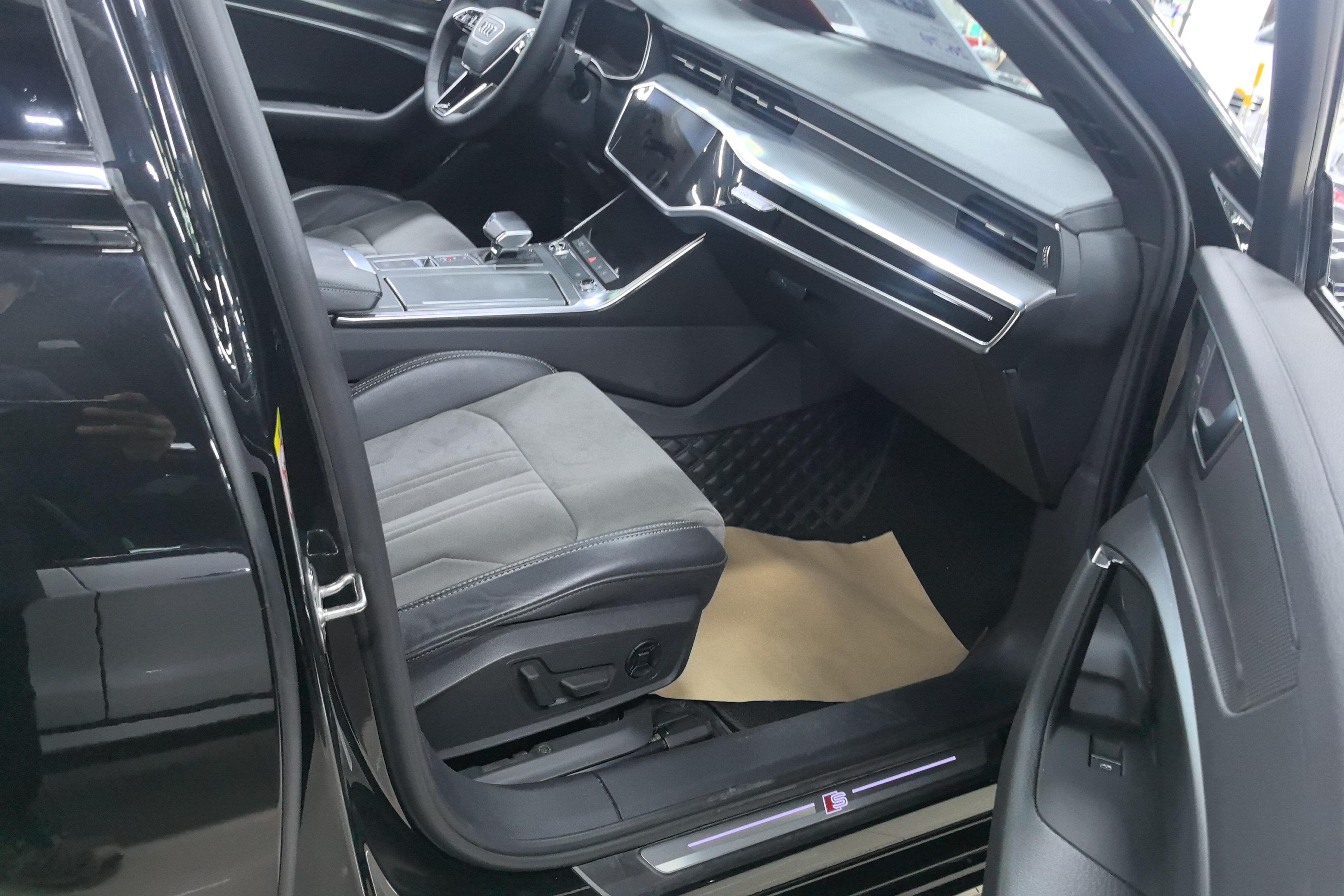 奥迪A6L 45TFSI 2022款 2.0T 自动 臻选动感型 (国Ⅵ) 