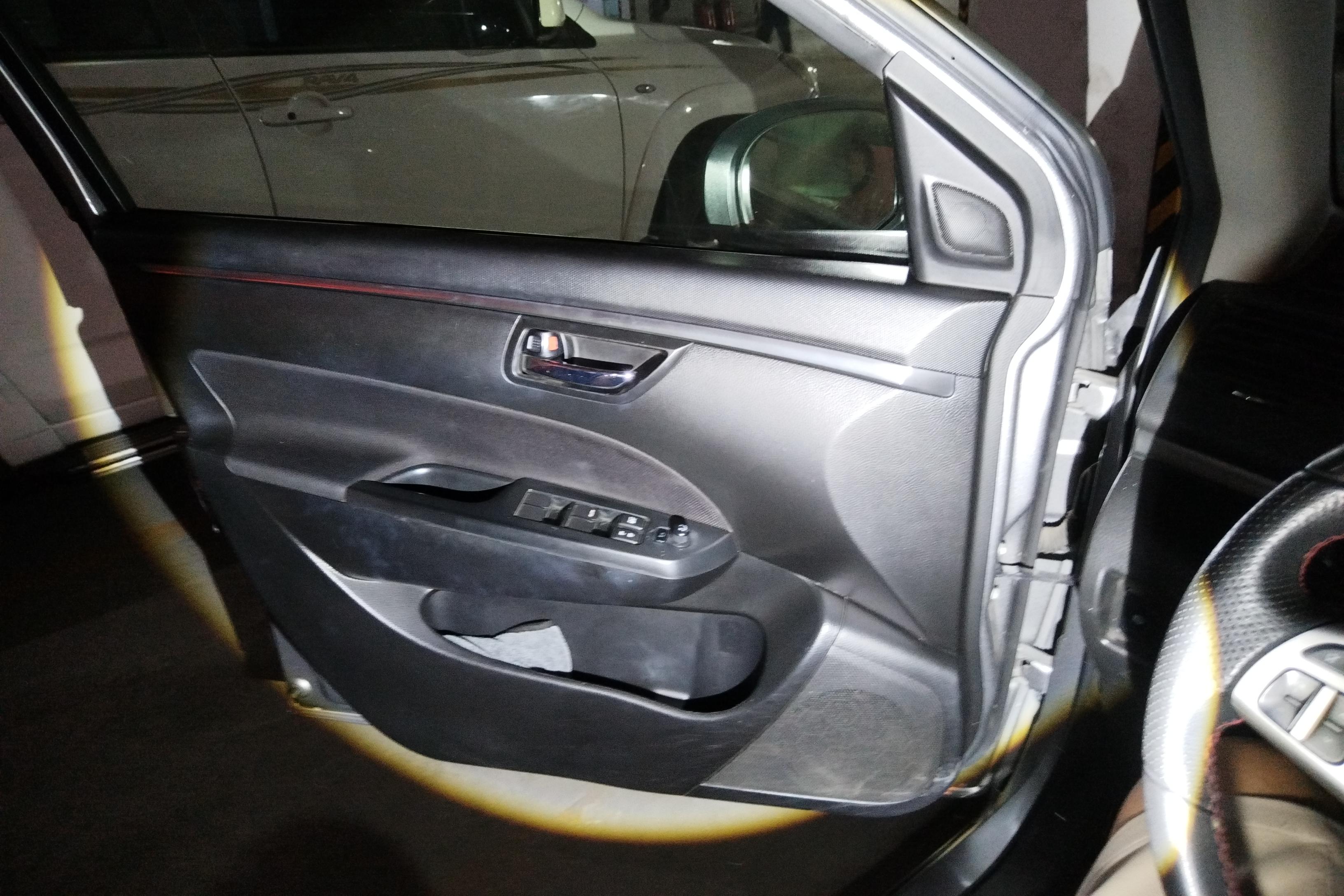 铃木速翼特 [进口] 2014款 1.6L 自动 5门5座两厢车 豪华版 