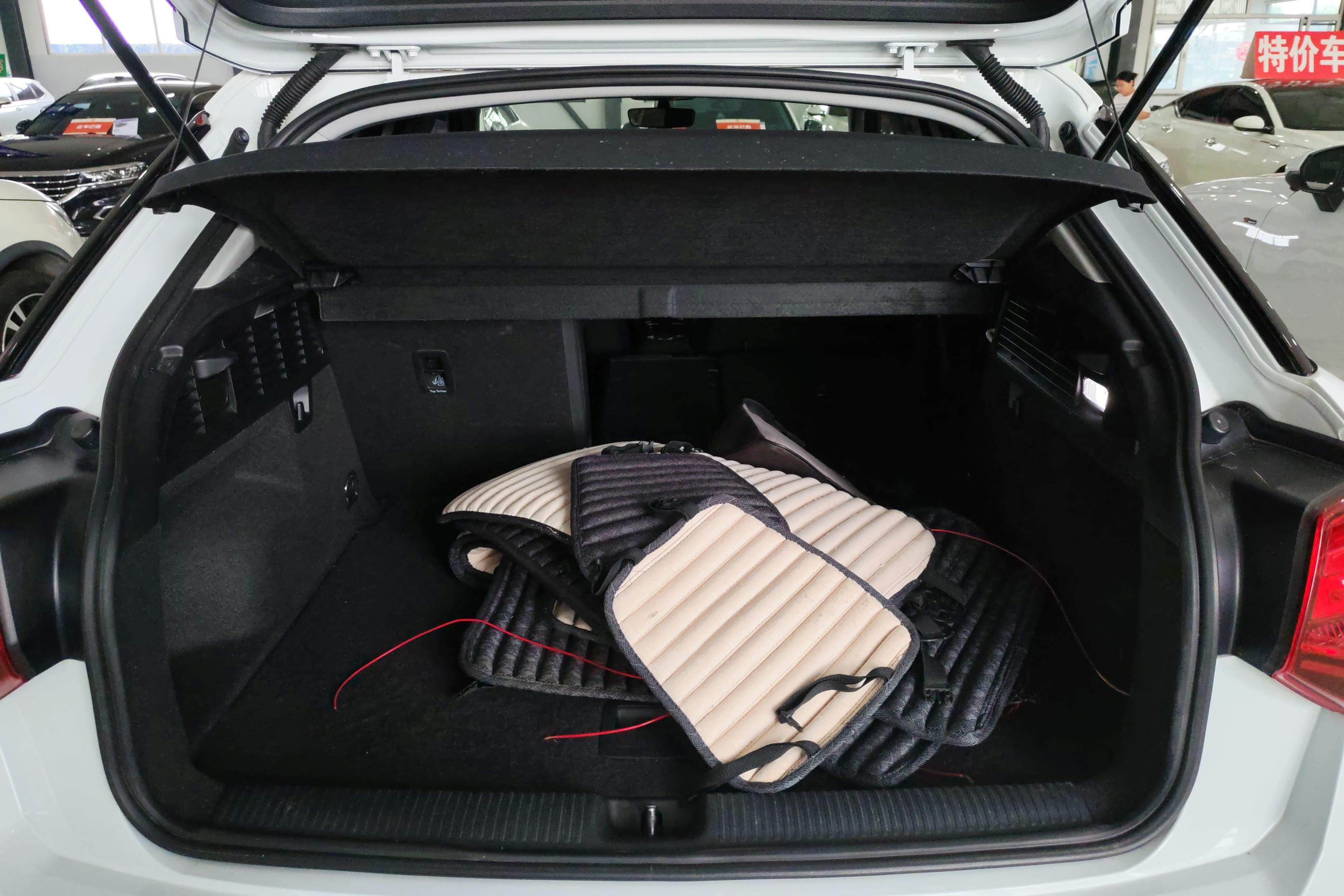 奥迪Q2L 35TFSI 2021款 1.4T 自动 进取动感型 (国Ⅵ) 