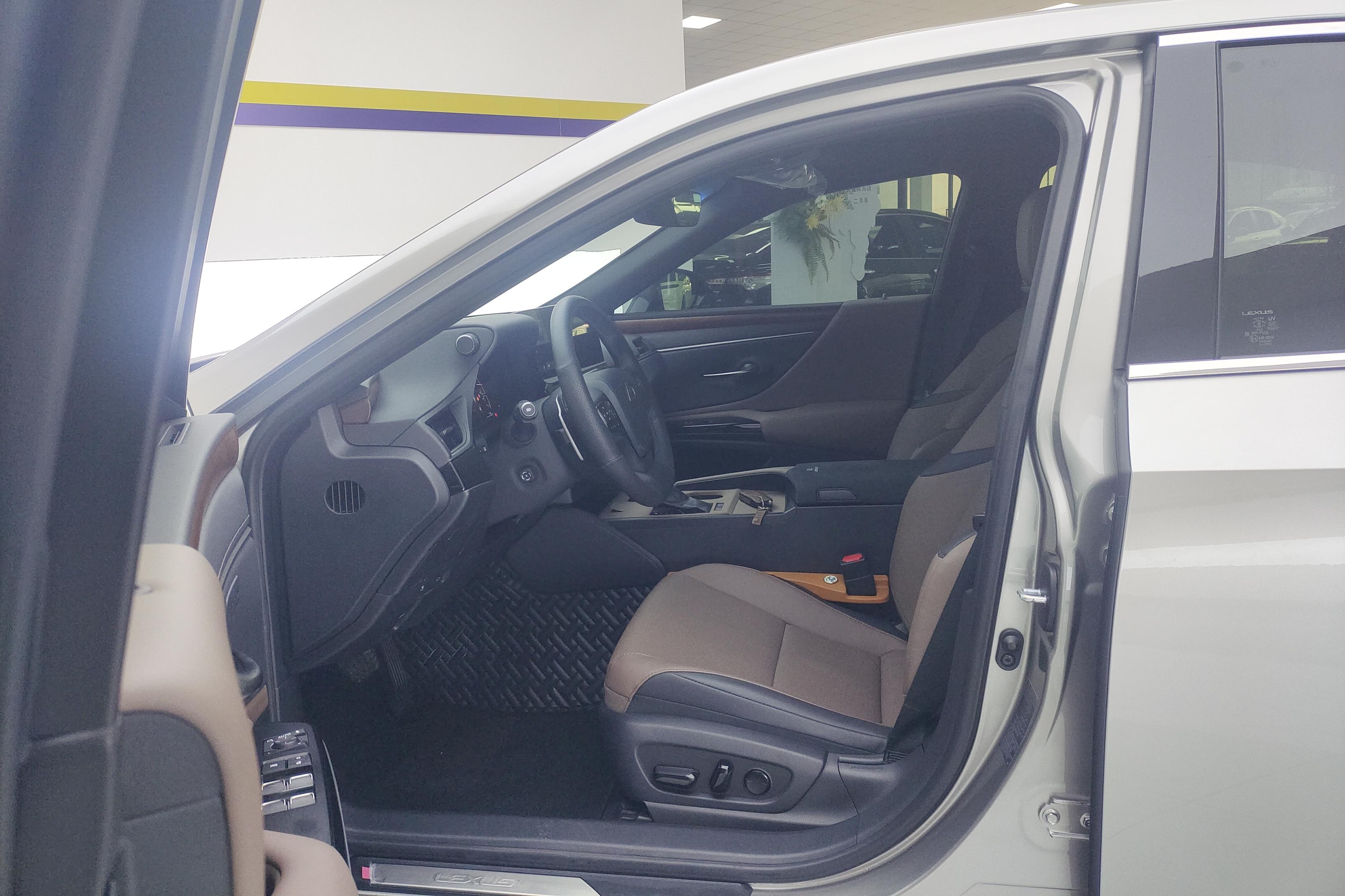 雷克萨斯ES 200 [进口] 2022款 2.0L 自动 豪华版 