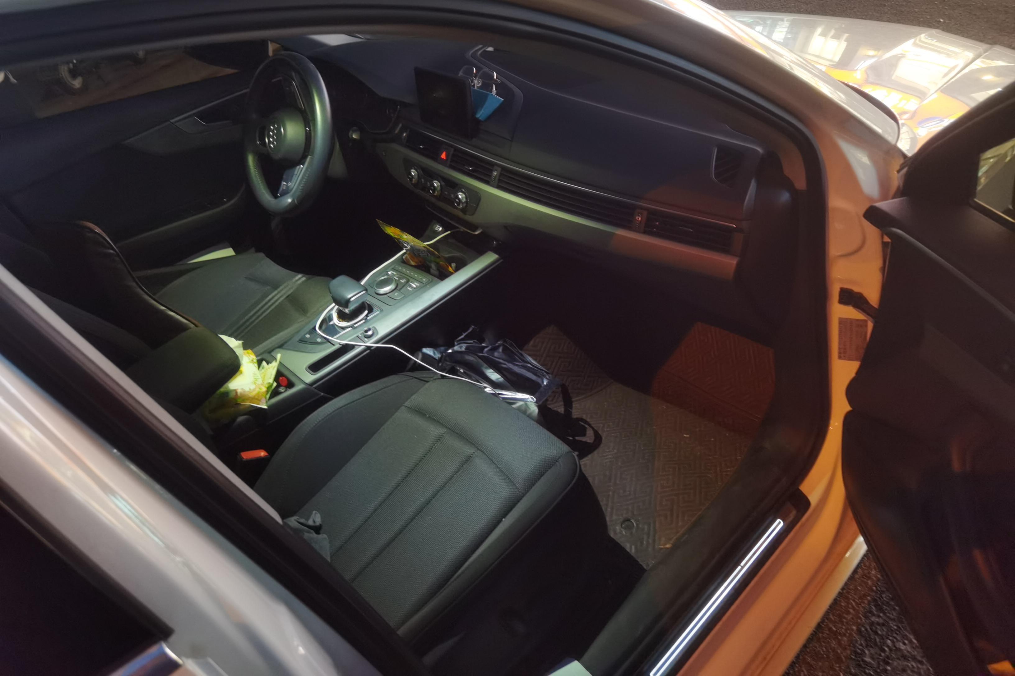 奥迪A4L 2019款 2.0T 自动 进取型 (国Ⅵ) 